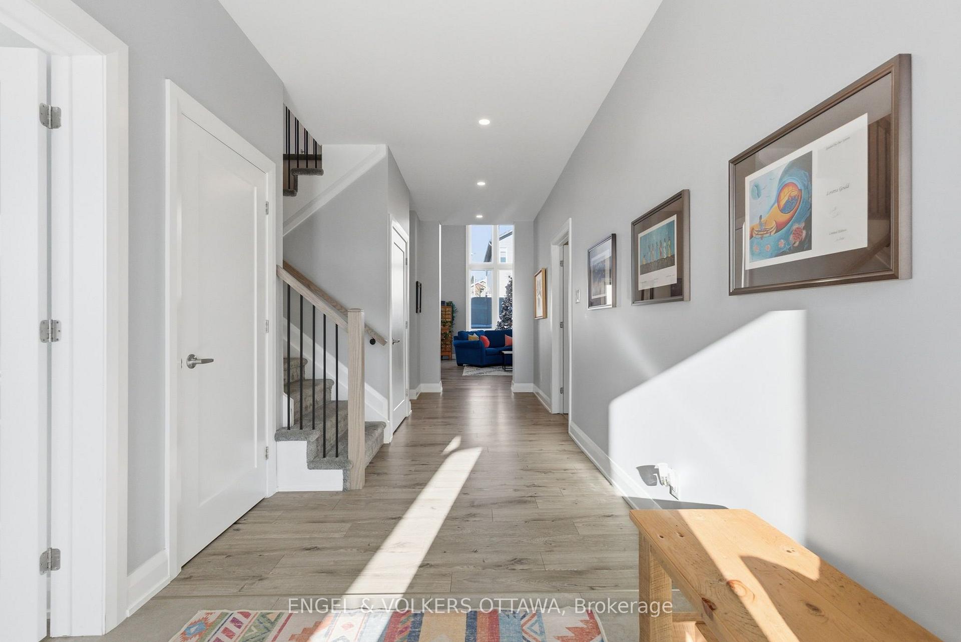 Photo 3 of 640 Meadowridge Circle, Ottawa, Carp — HOMEH