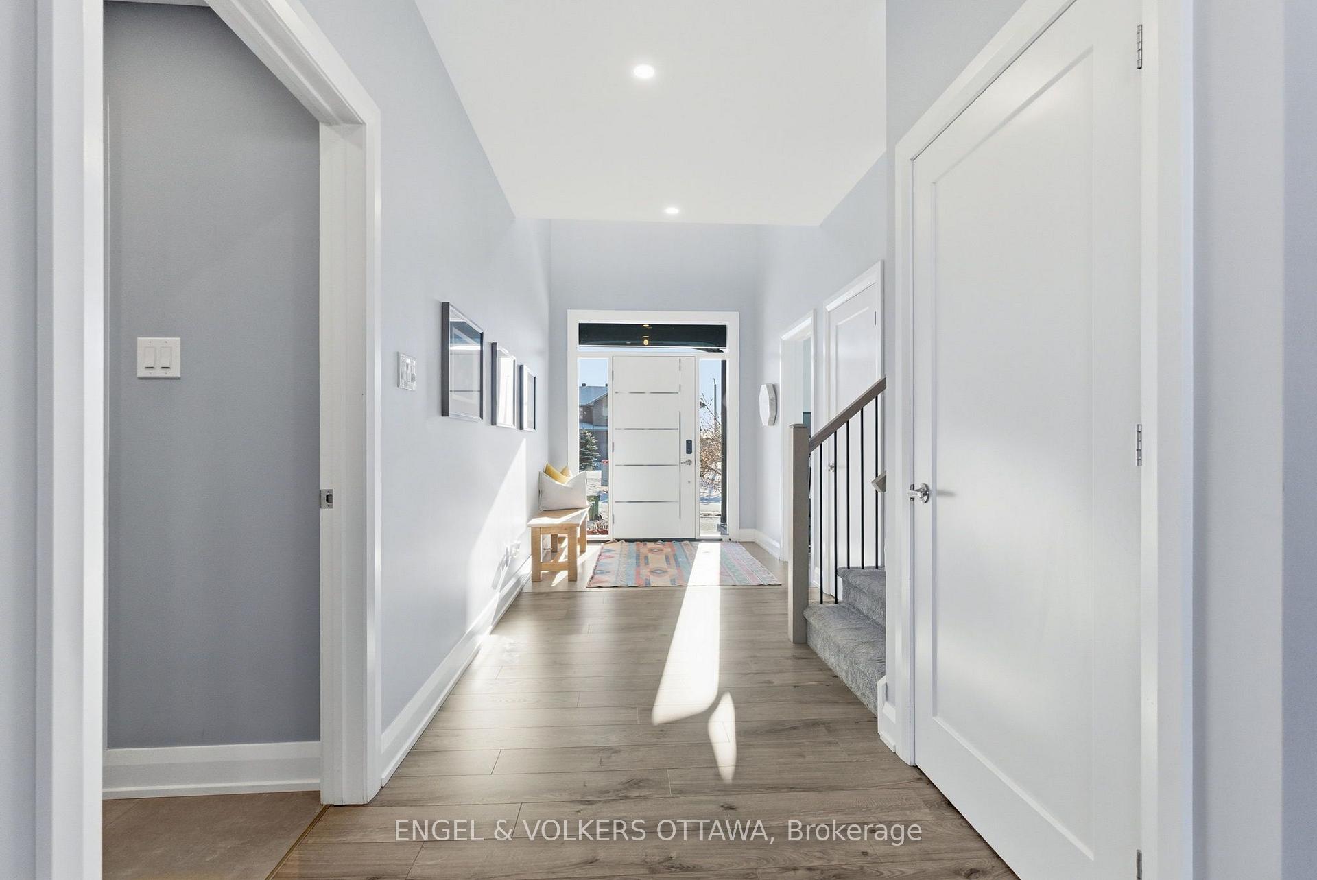 Photo 4 of 640 Meadowridge Circle, Ottawa, Carp — HOMEH