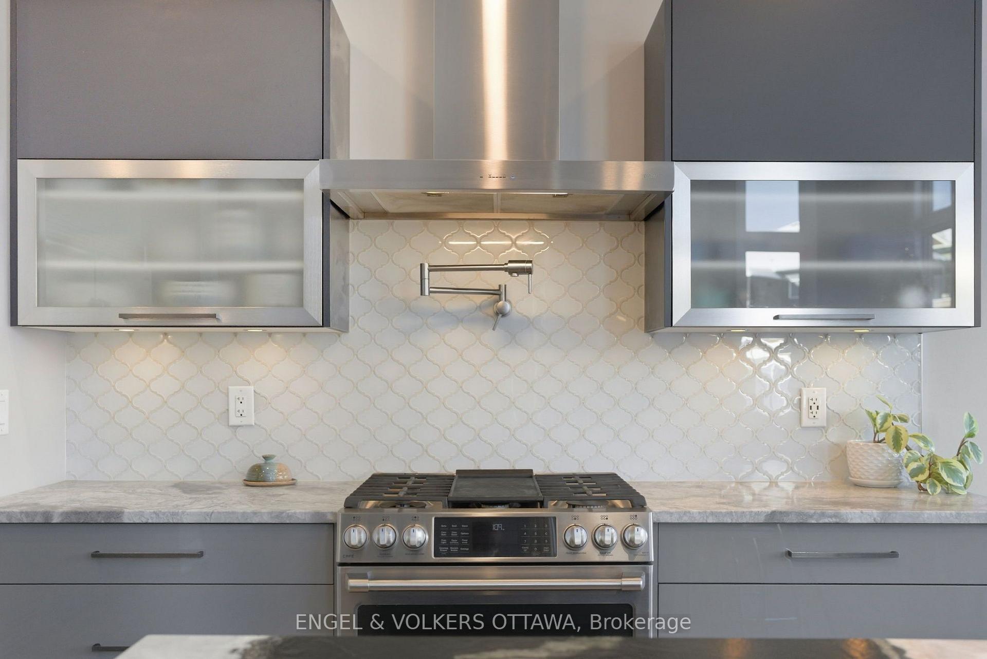 Photo 12 of 640 Meadowridge Circle, Ottawa, Carp — HOMEH