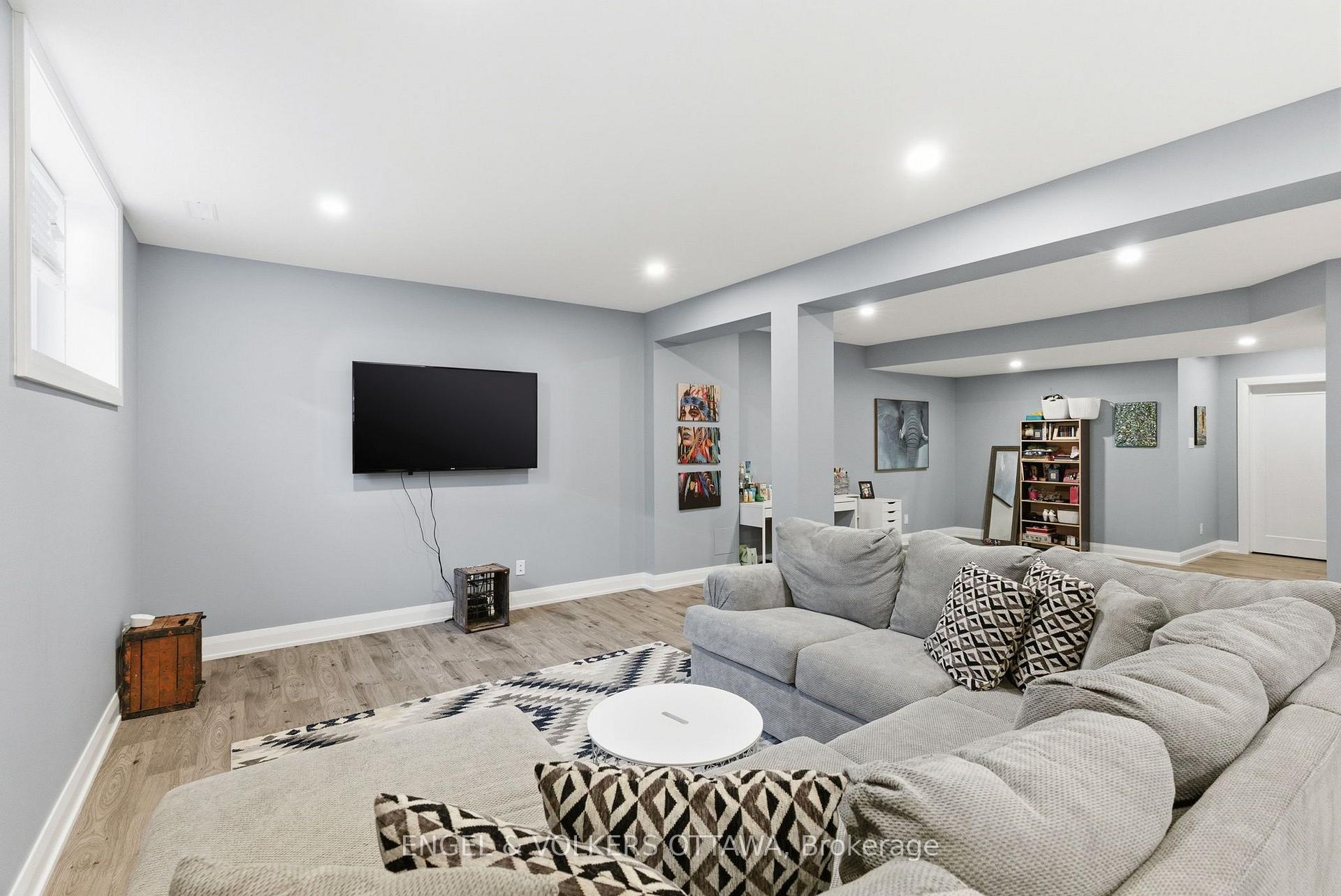 Photo 32 of 640 Meadowridge Circle, Ottawa, Carp — HOMEH