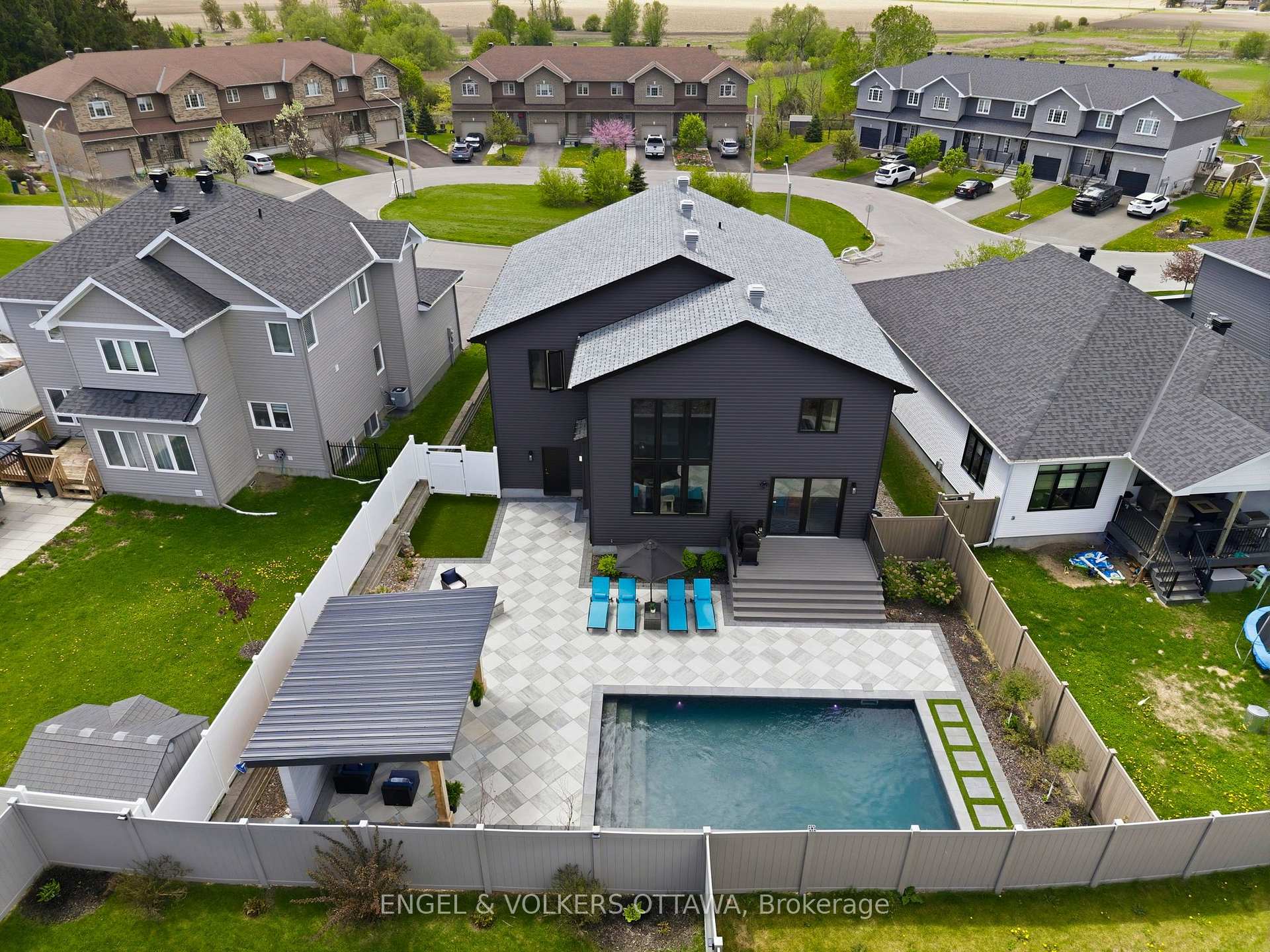 Photo 37 of 640 Meadowridge Circle, Ottawa, Carp — HOMEH