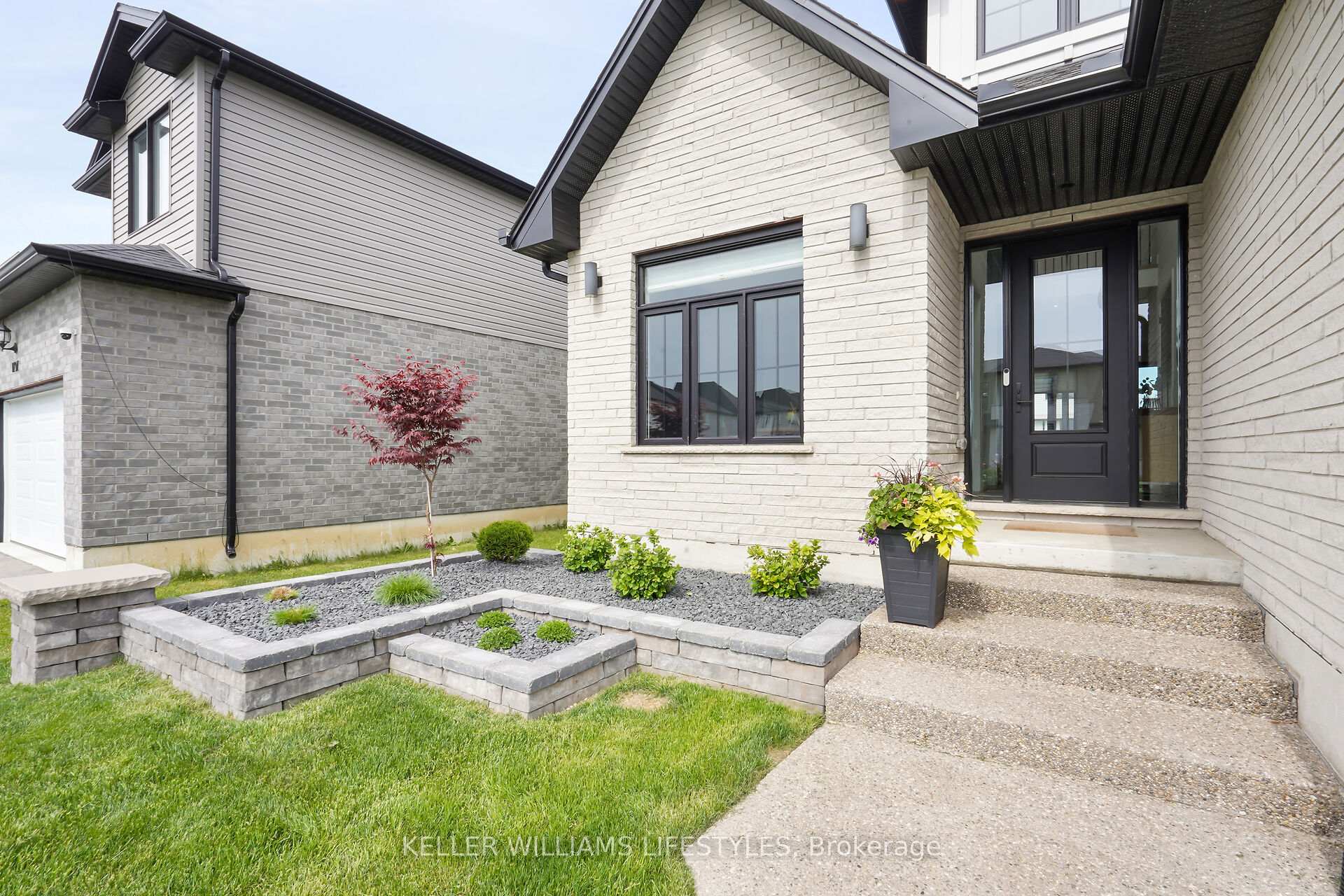 Photo 3 of 1789 Applerock Avenue, London, North S — HOMEH
