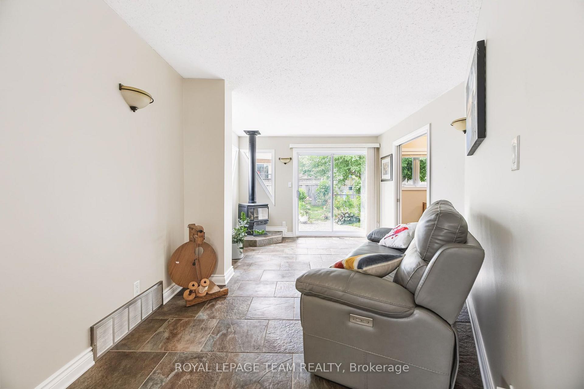 Photo 10 of 230 Lincoln Heights Road, Ottawa, Lincoln Heights — HOMEH