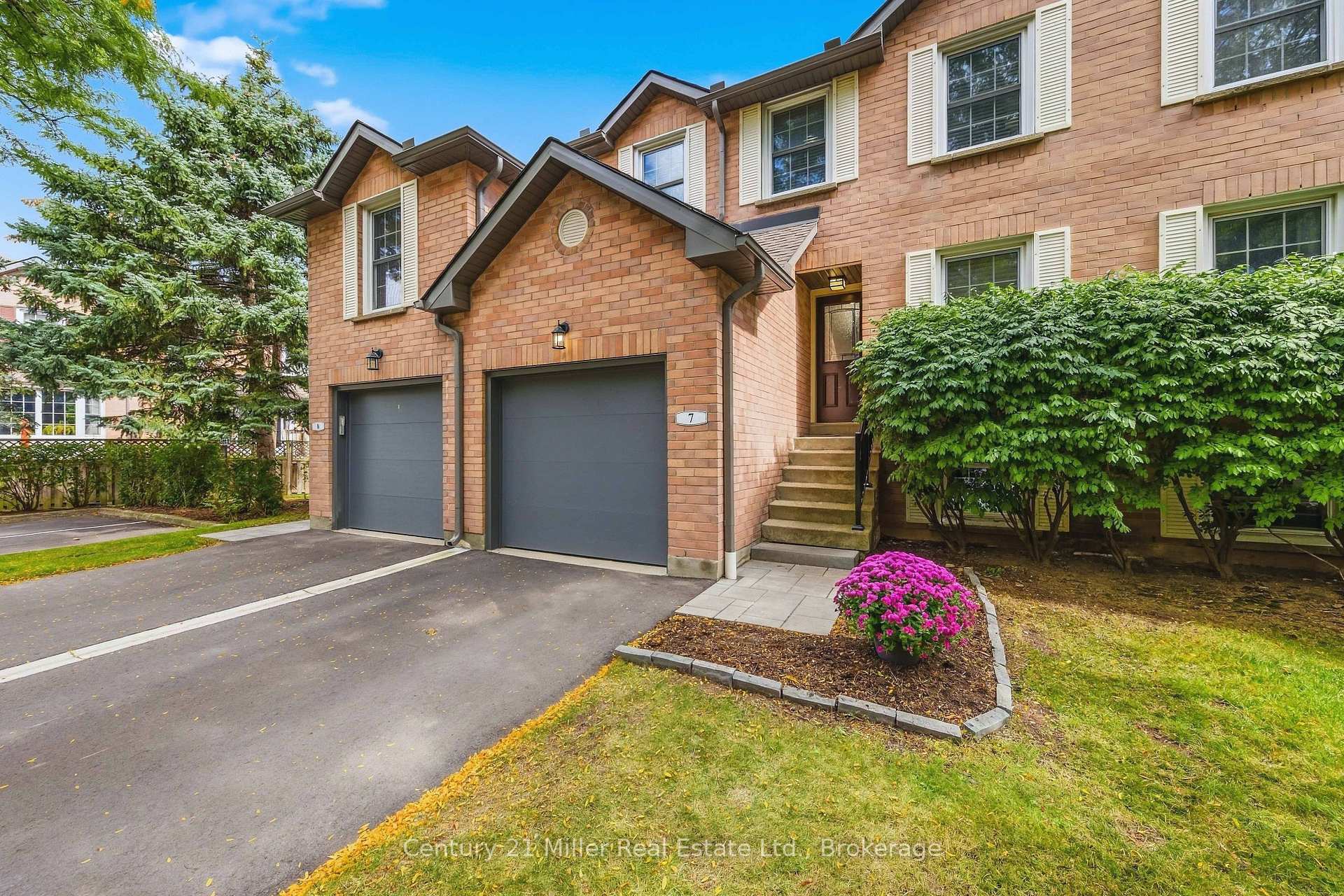 Photo 3 of Unit 7, 2935 Headon Forest Drive, Burlington, Headon — HOMEH