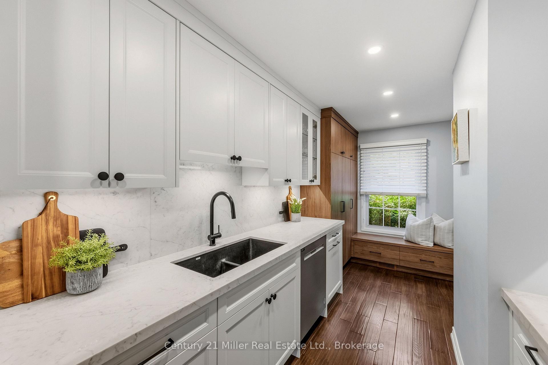 Photo 14 of Unit 7, 2935 Headon Forest Drive, Burlington, Headon — HOMEH