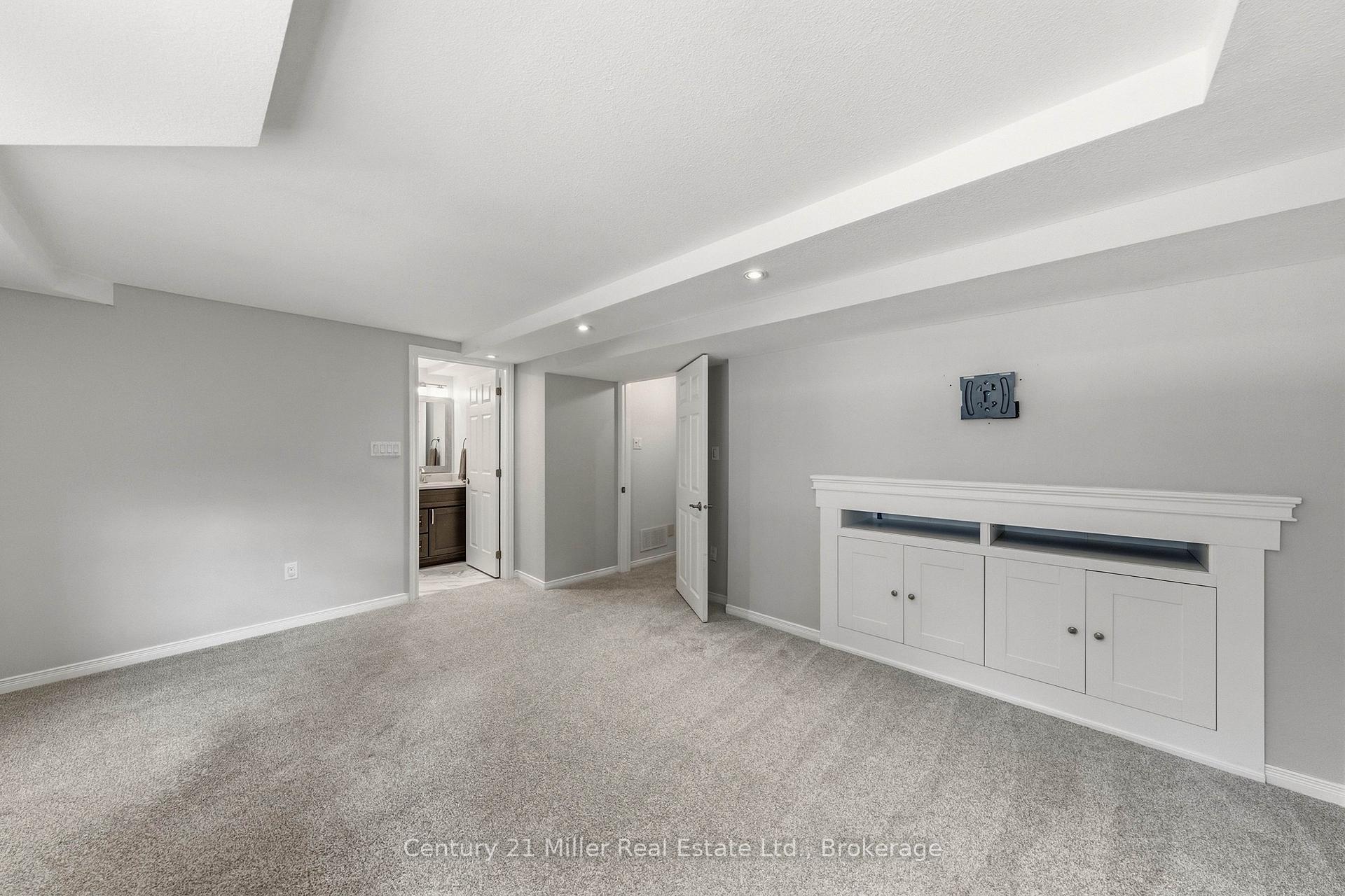 Photo 31 of Unit 7, 2935 Headon Forest Drive, Burlington, Headon — HOMEH