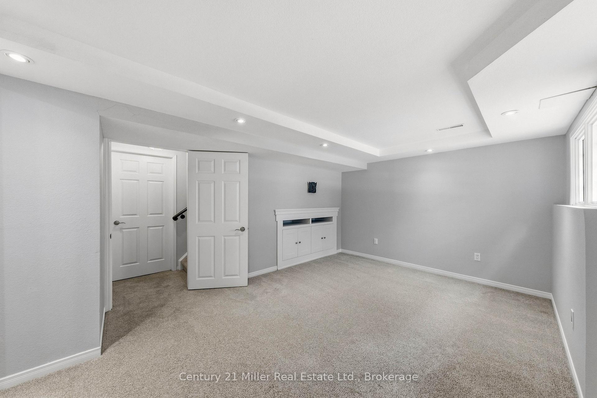 Photo 32 of Unit 7, 2935 Headon Forest Drive, Burlington, Headon — HOMEH