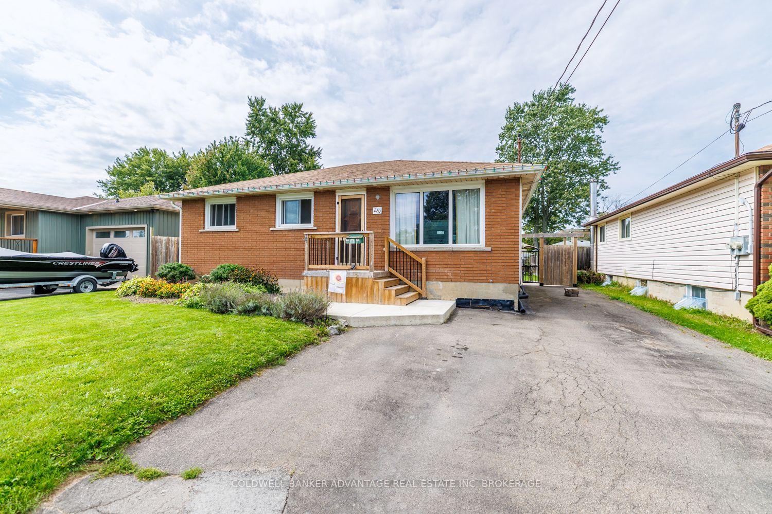 Photo 2 of 220 Cutress Avenue, Welland, Broadway — HOMEH