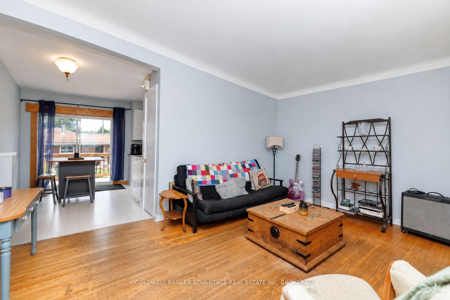 Photo 3 of 220 Cutress Avenue, Welland, Broadway — HOMEH