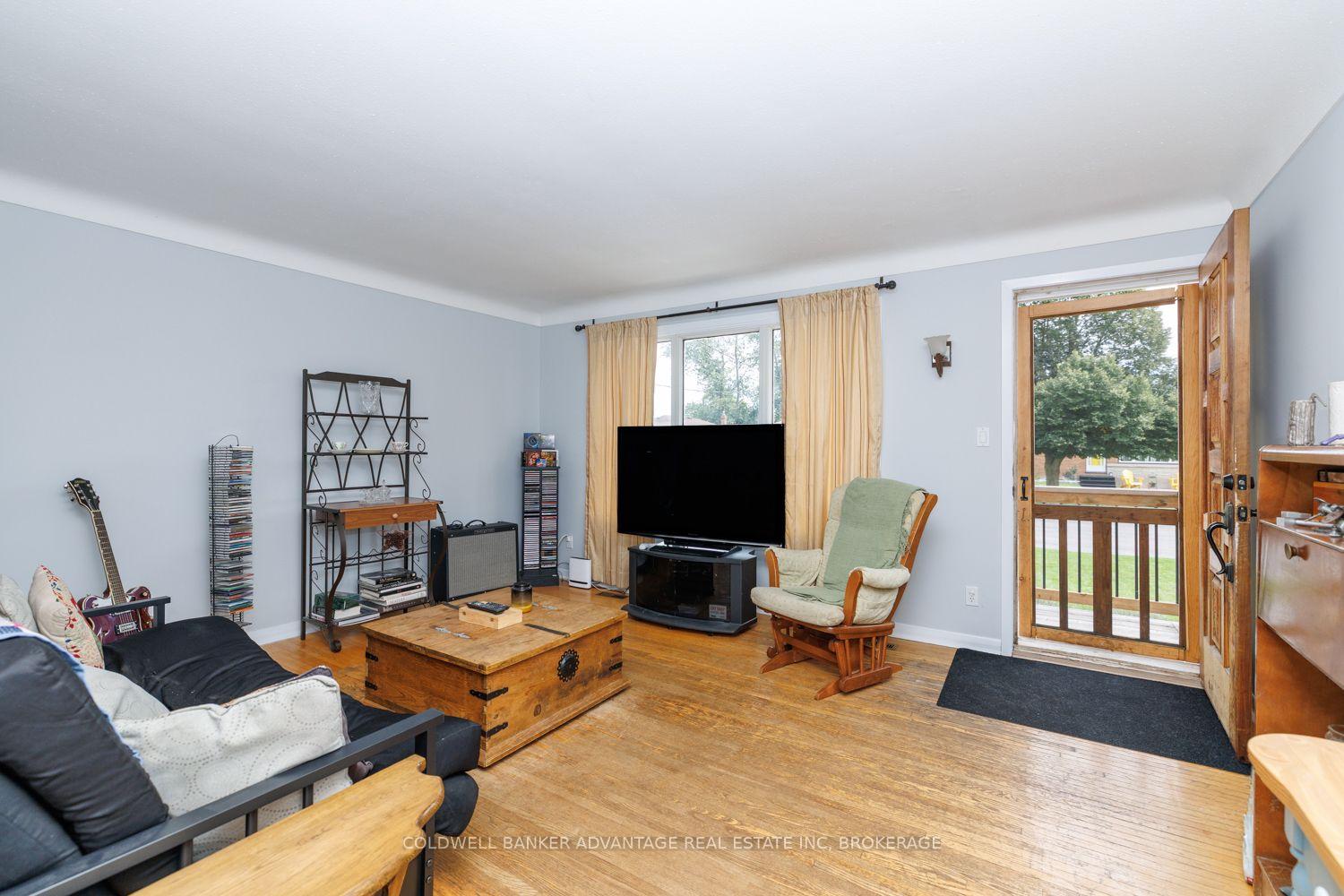Photo 4 of 220 Cutress Avenue, Welland, Broadway — HOMEH