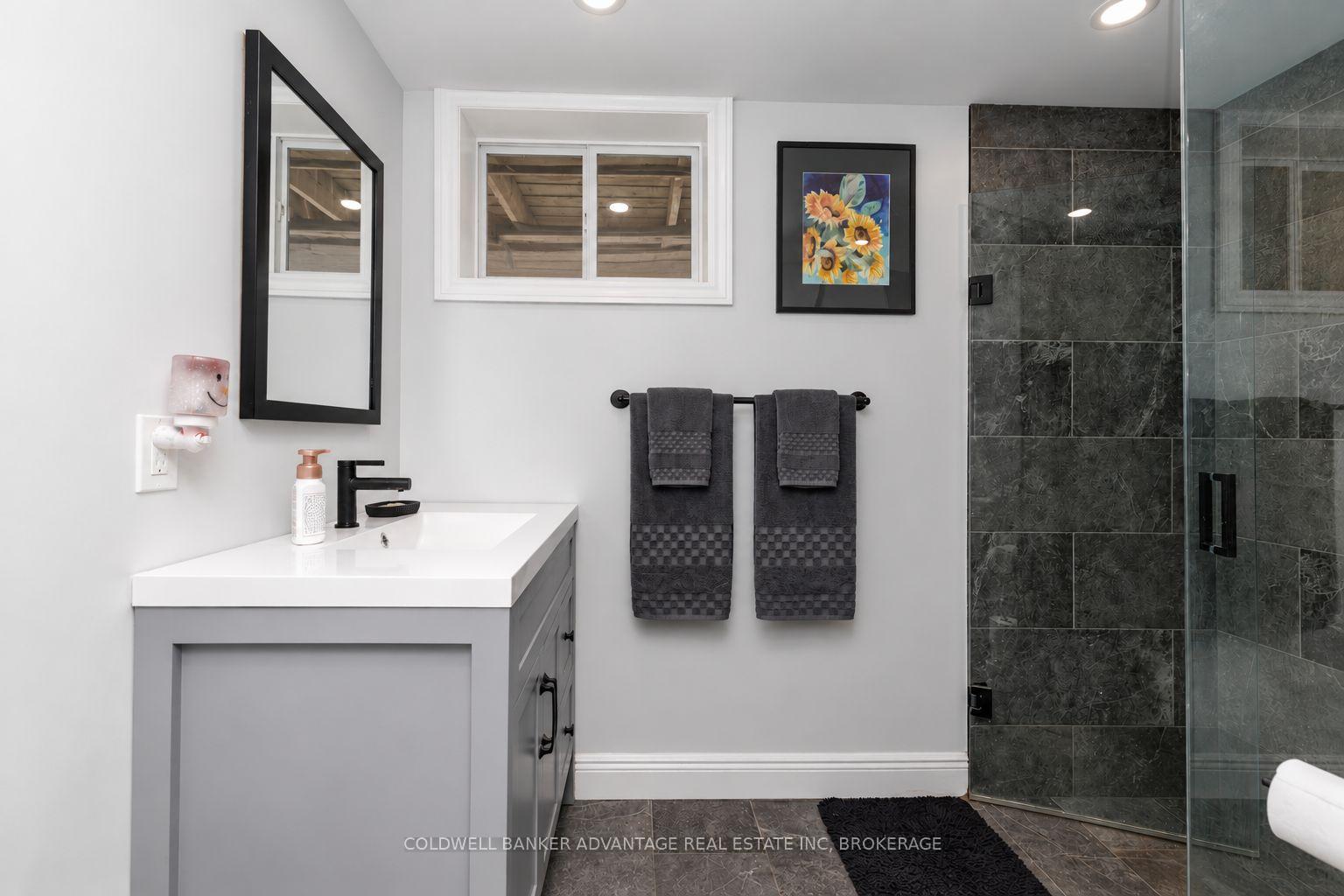 Photo 10 of 220 Cutress Avenue, Welland, Broadway — HOMEH