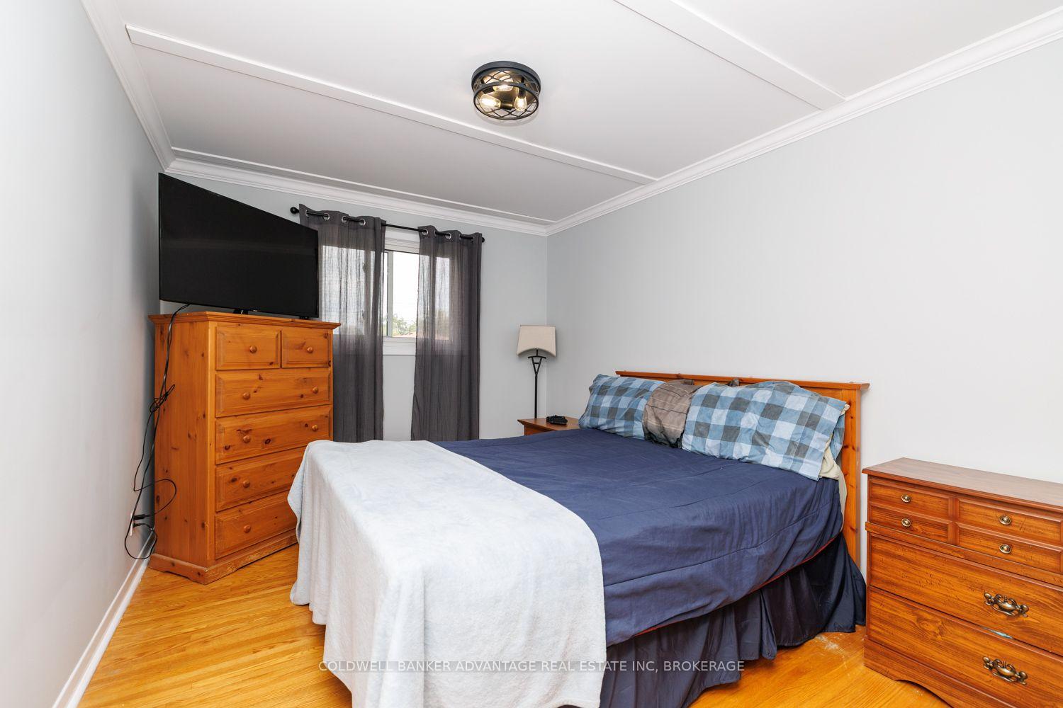 Photo 11 of 220 Cutress Avenue, Welland, Broadway — HOMEH