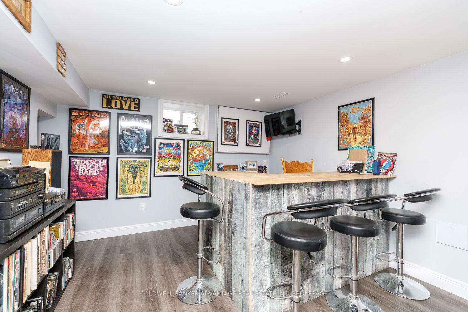 Photo 17 of 220 Cutress Avenue, Welland, Broadway — HOMEH