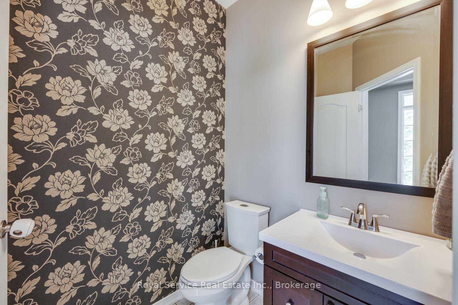 Photo 5 of 762 Carlisle Street, Cobourg — HOMEH