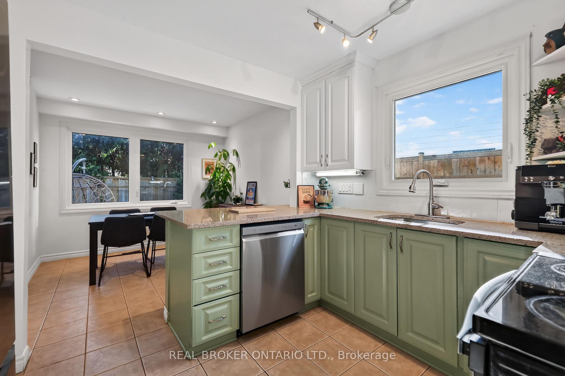 Photo 12 of 37 Jansen Road, Ottawa, Sheahan Estates/Trend Village — HOMEH