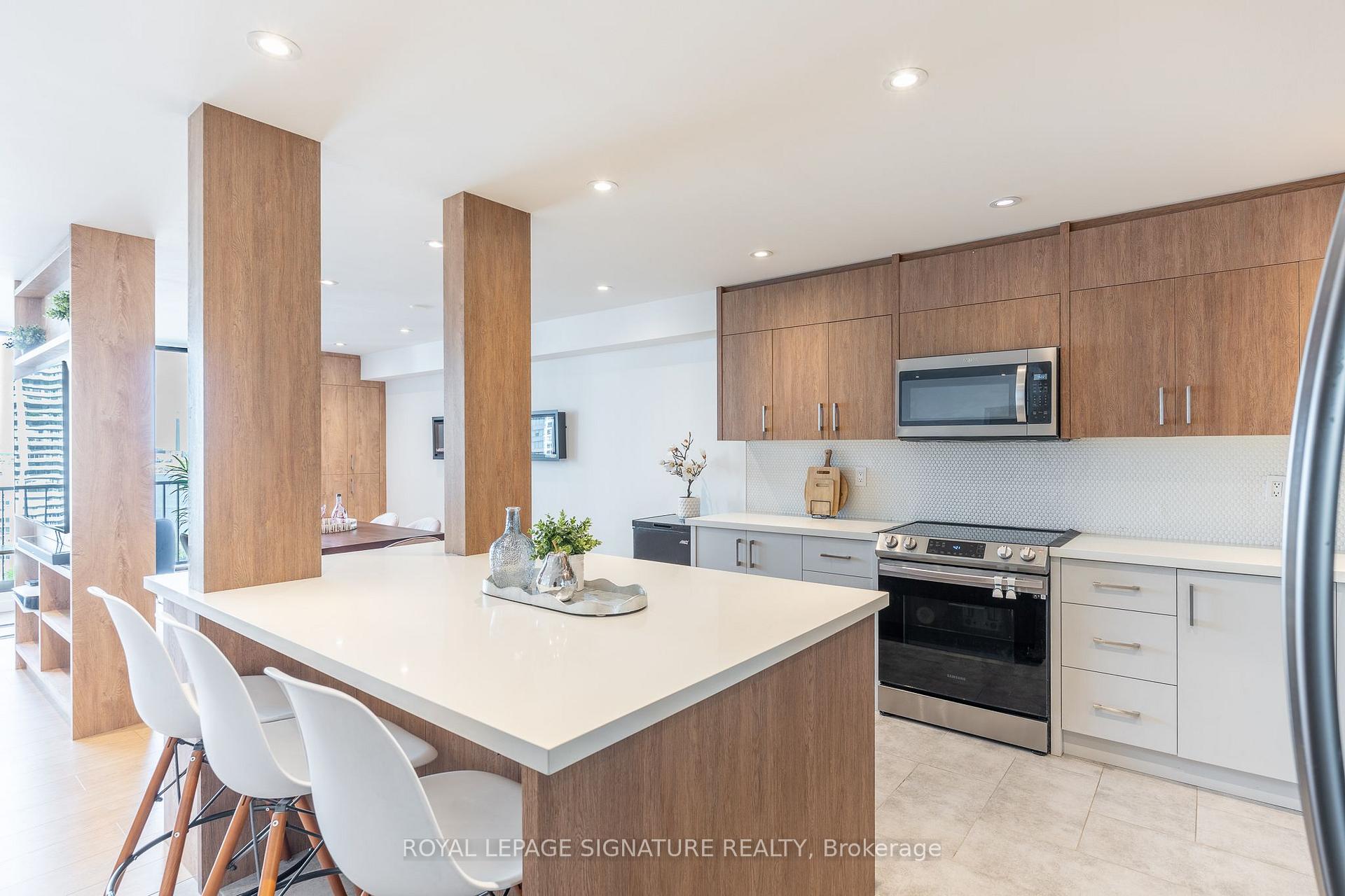 Photo 7 of Unit 1806, 33 Harbour Square, Toronto, Waterfront Communities — HOMEH