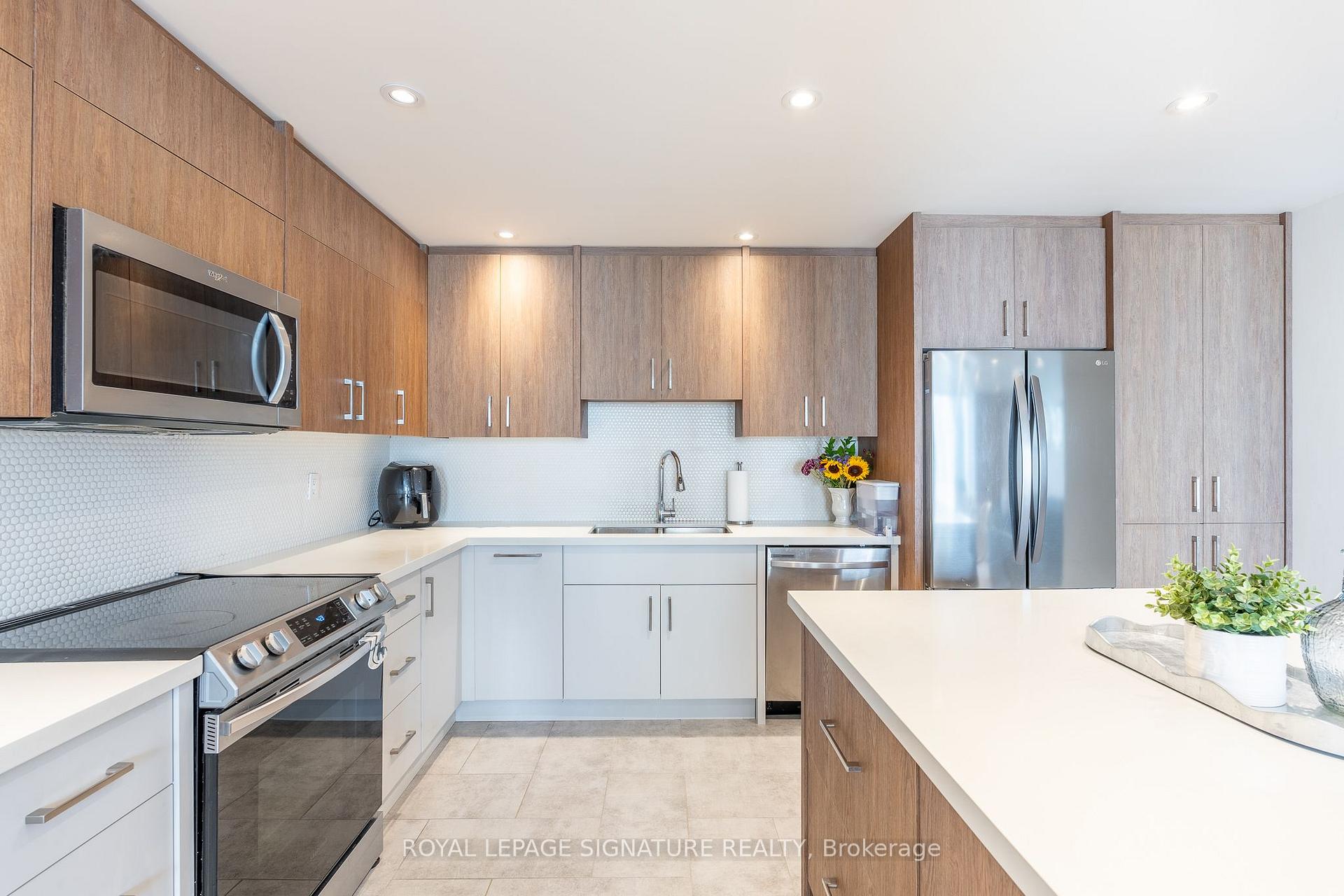 Photo 8 of Unit 1806, 33 Harbour Square, Toronto, Waterfront Communities — HOMEH