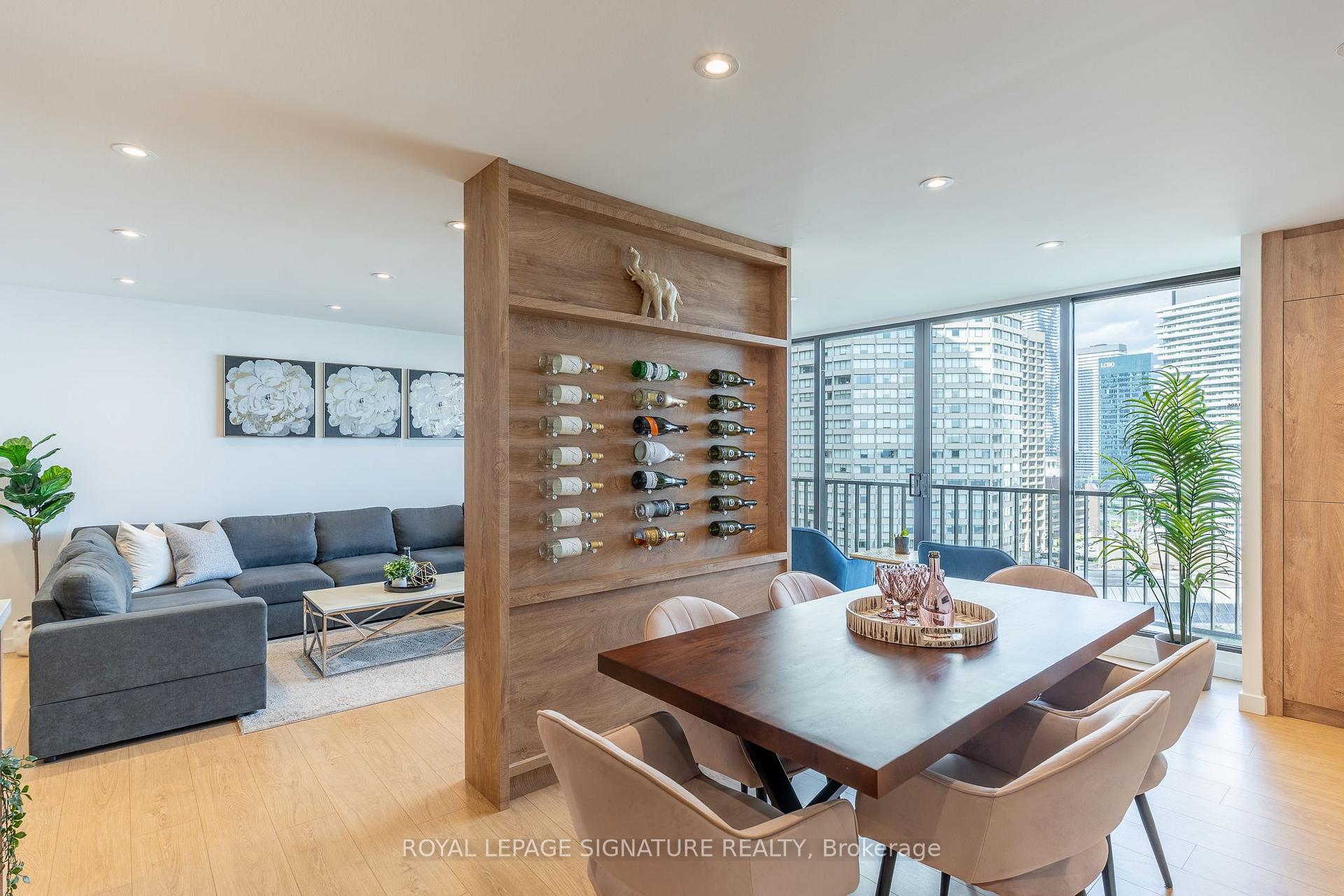 Photo 11 of Unit 1806, 33 Harbour Square, Toronto, Waterfront Communities — HOMEH