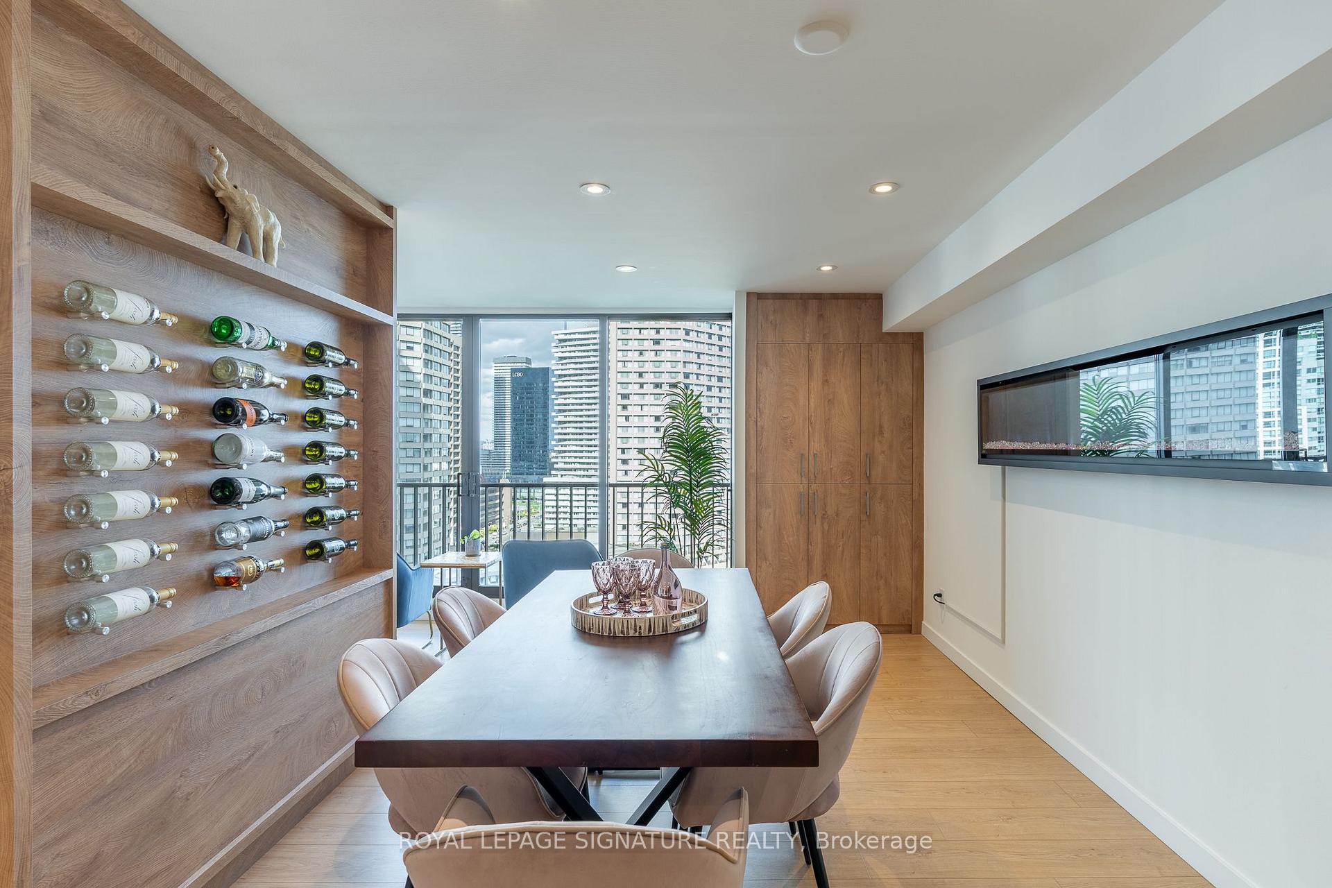 Photo 13 of Unit 1806, 33 Harbour Square, Toronto, Waterfront Communities — HOMEH