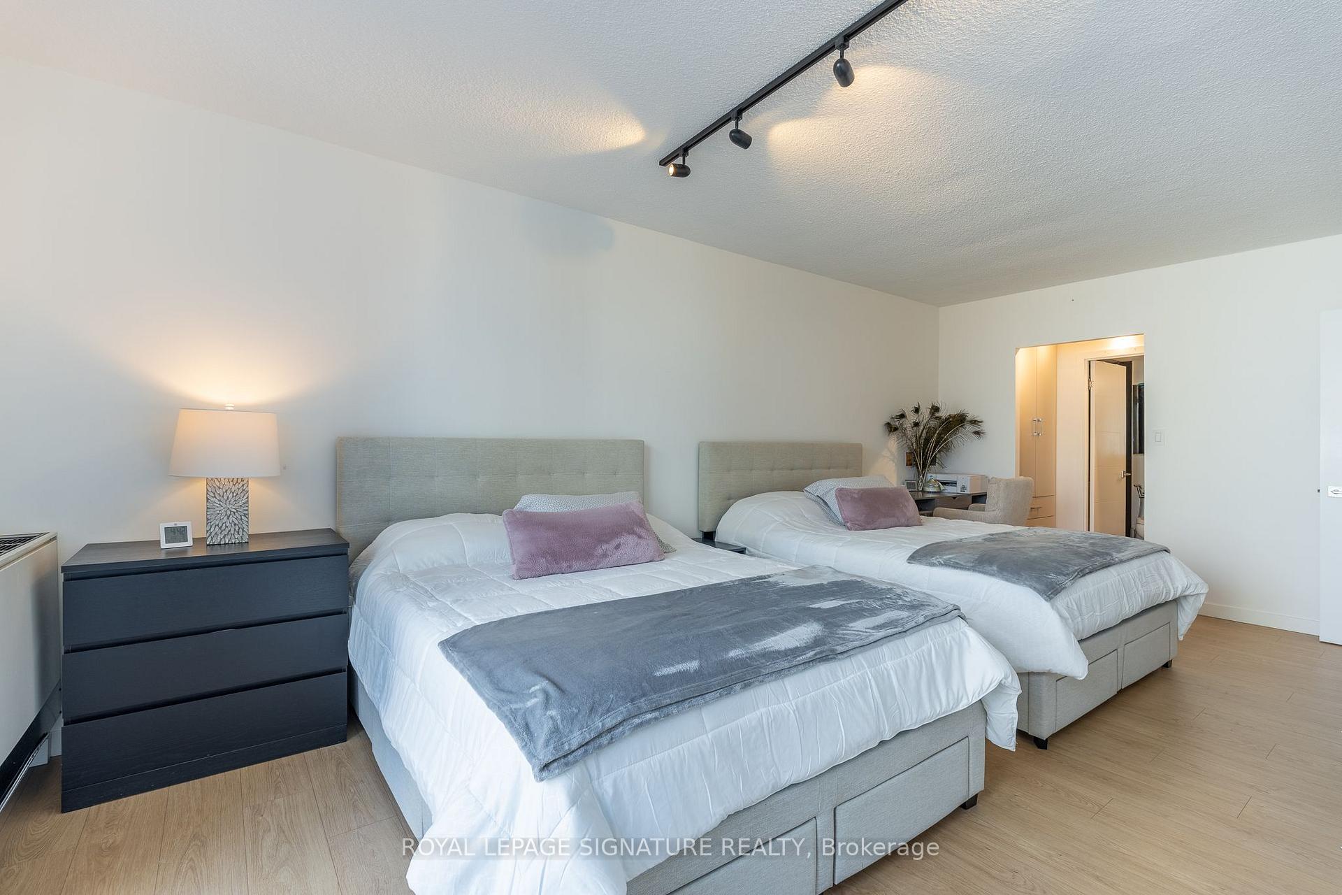 Photo 18 of Unit 1806, 33 Harbour Square, Toronto, Waterfront Communities — HOMEH
