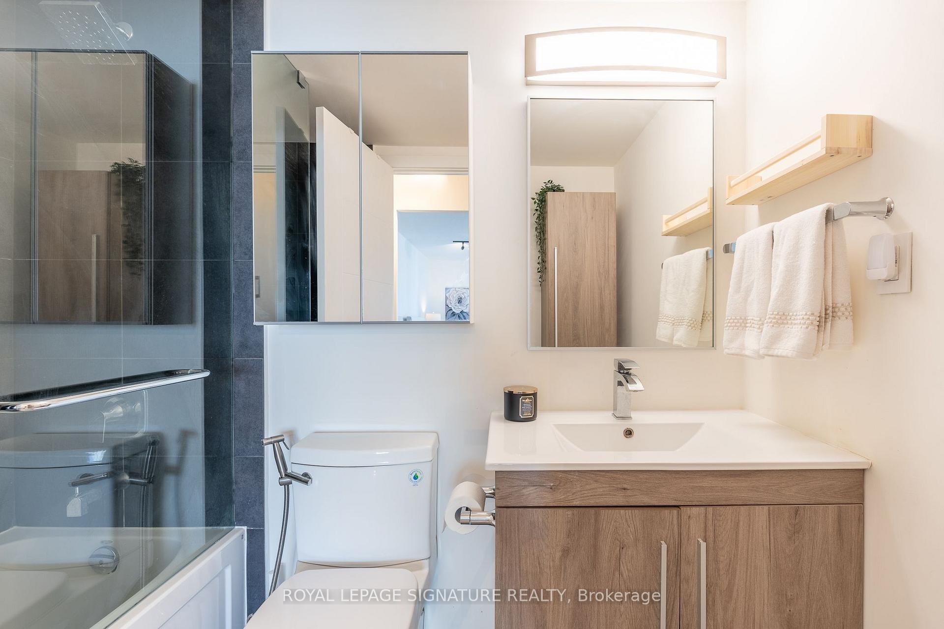 Photo 19 of Unit 1806, 33 Harbour Square, Toronto, Waterfront Communities — HOMEH