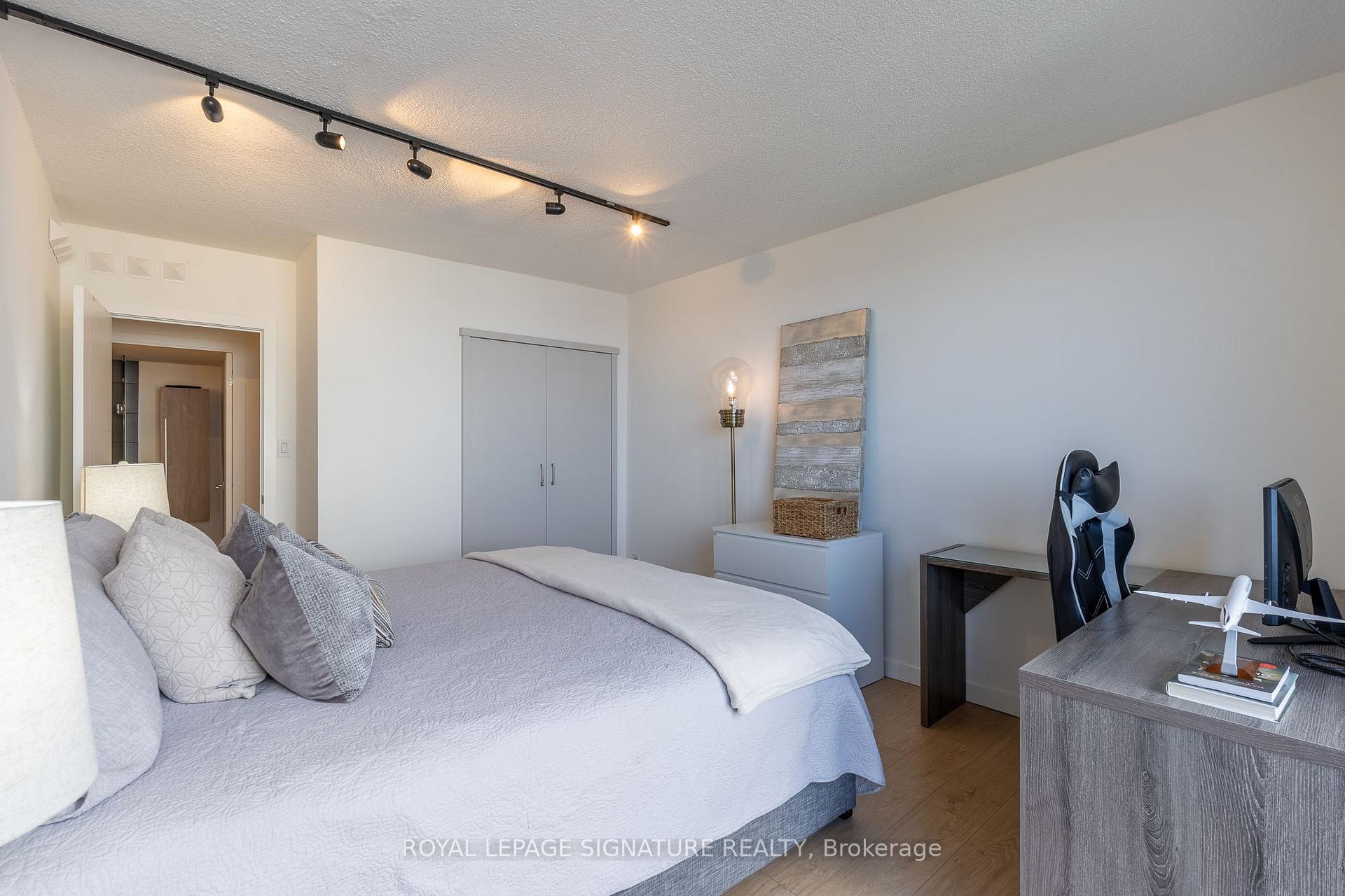 Photo 21 of Unit 1806, 33 Harbour Square, Toronto, Waterfront Communities — HOMEH