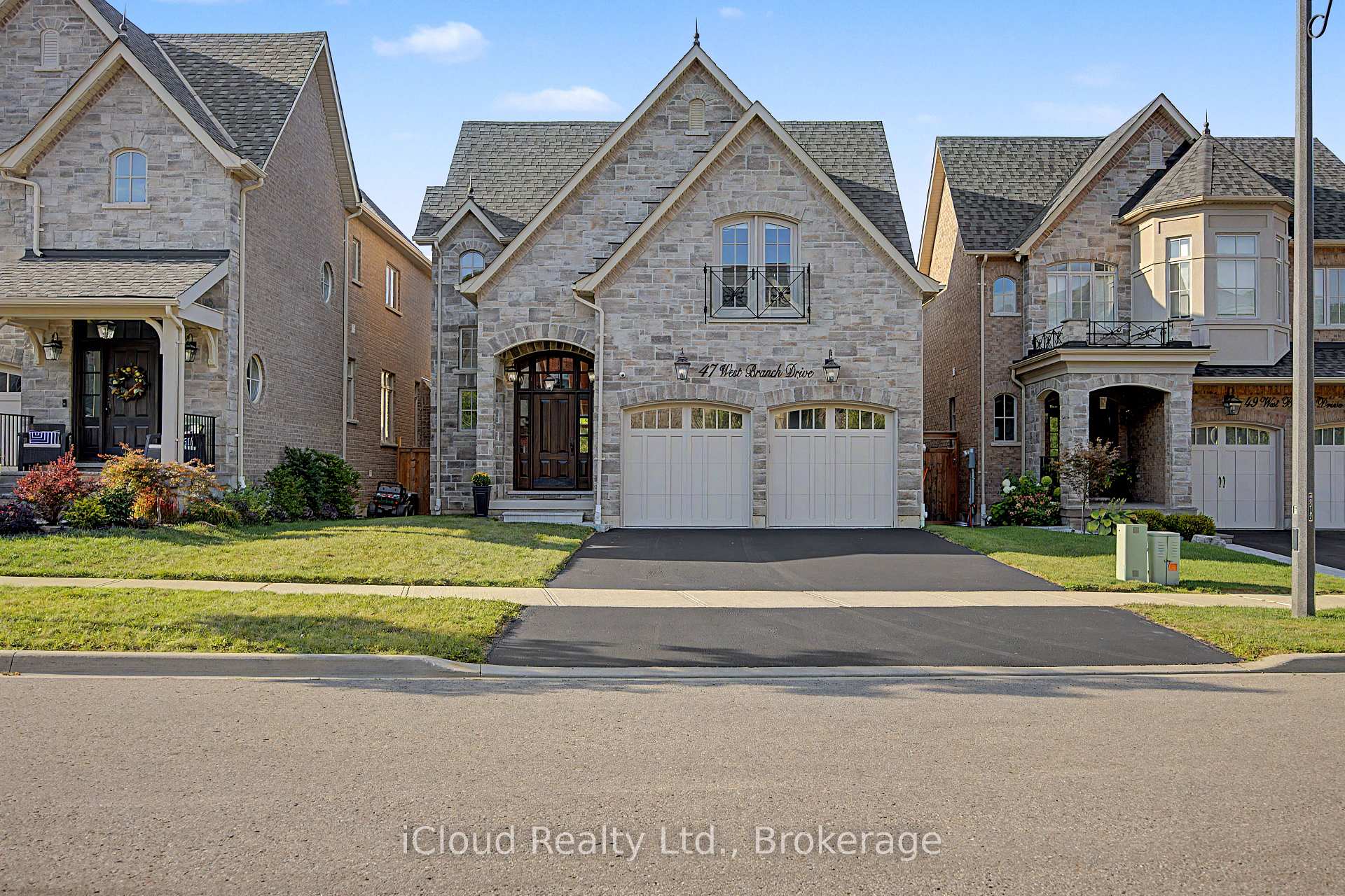 Photo 2 of 47 West Branch Drive, Halton Hills, Georgetown — HOMEH