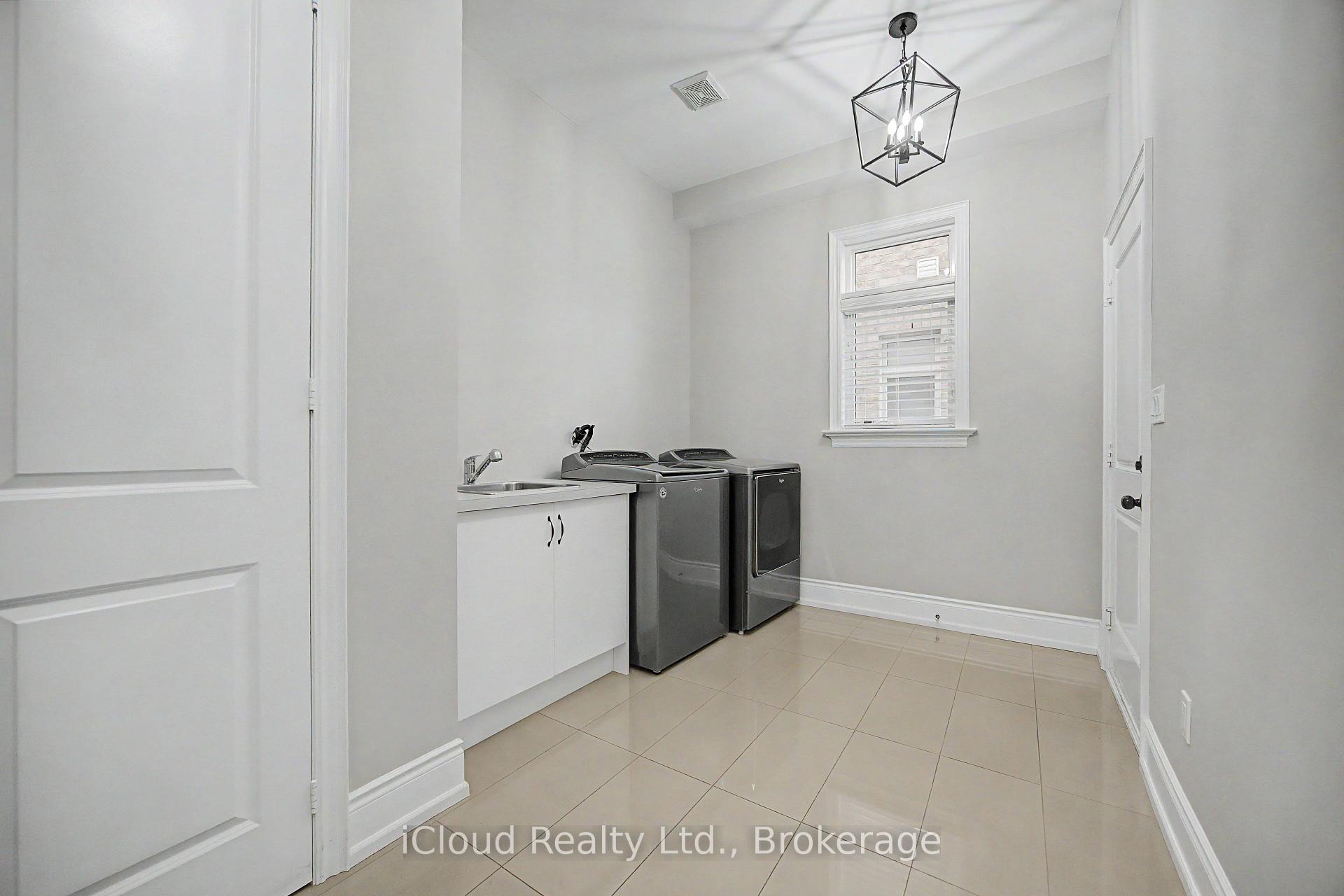 Photo 17 of 47 West Branch Drive, Halton Hills, Georgetown — HOMEH