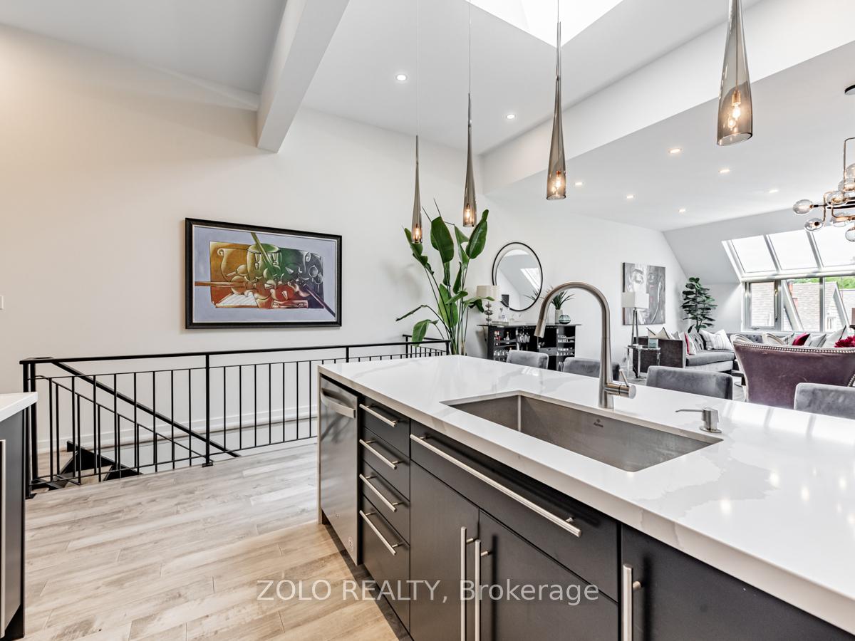Photo 4 of Unit 304, 1842 Queen Street E, Toronto, The Beaches — HOMEH