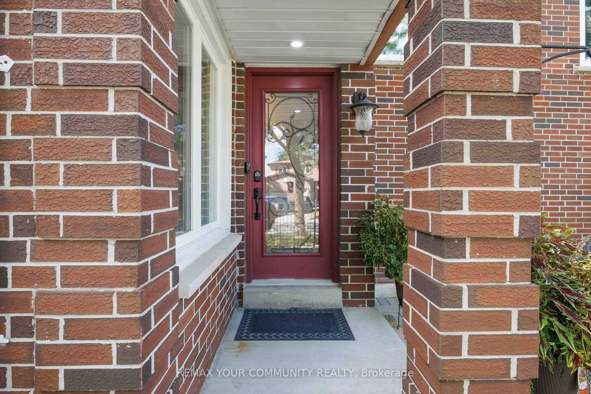 Photo 4 of 153 Reed Drive, Ajax, Central — HOMEH