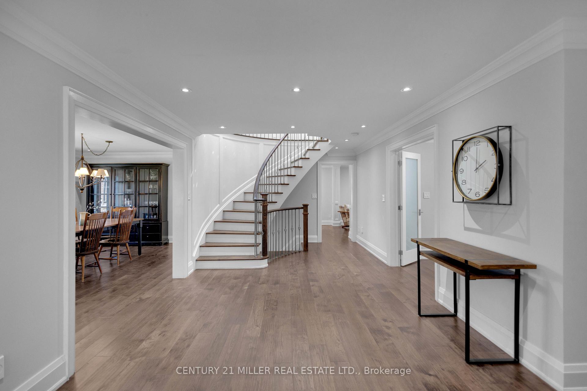Photo 5 of 21 Neiltree Court, Etobicoke, Markland Wood — HOMEH