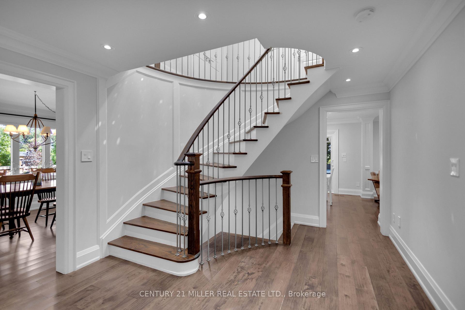 Photo 6 of 21 Neiltree Court, Etobicoke, Markland Wood — HOMEH