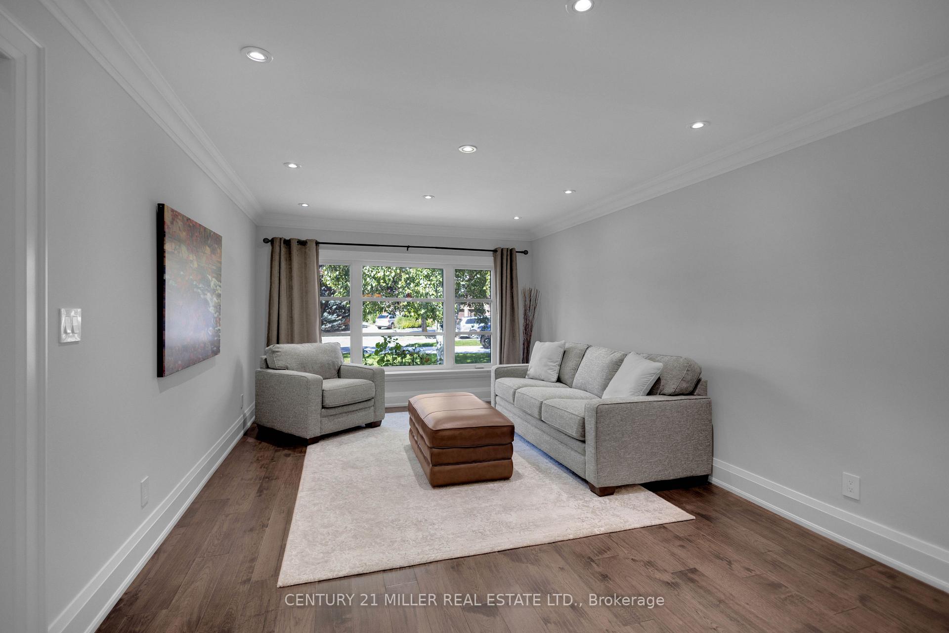 Photo 7 of 21 Neiltree Court, Etobicoke, Markland Wood — HOMEH