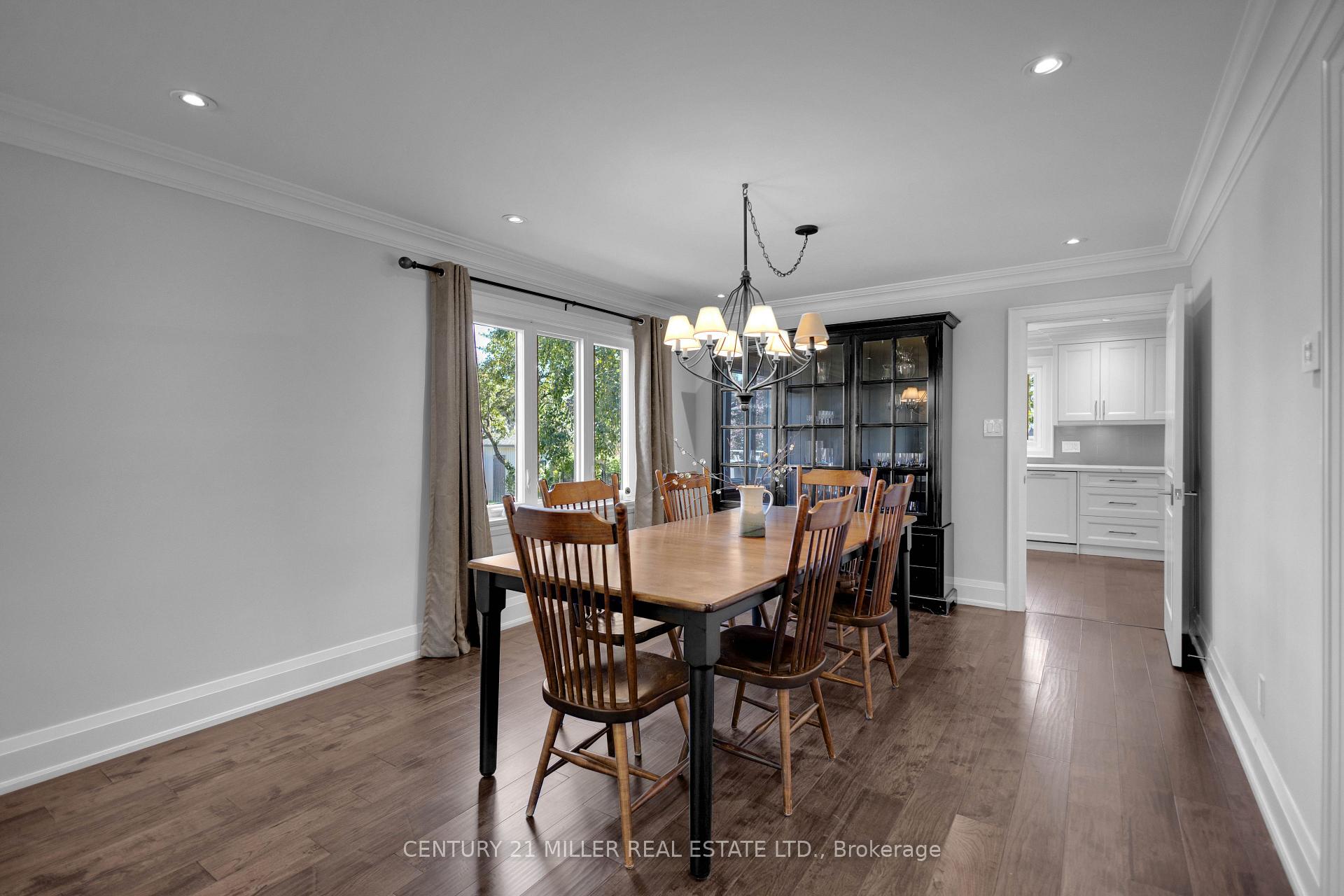 Photo 8 of 21 Neiltree Court, Etobicoke, Markland Wood — HOMEH