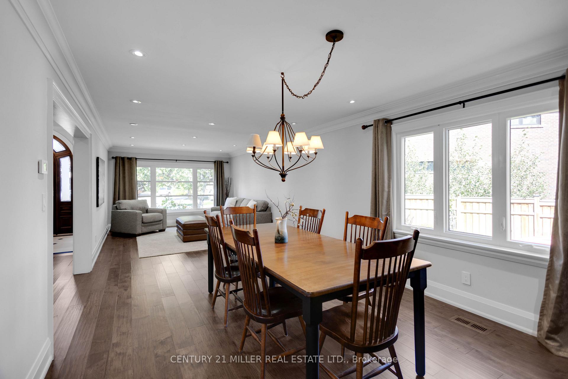 Photo 9 of 21 Neiltree Court, Etobicoke, Markland Wood — HOMEH