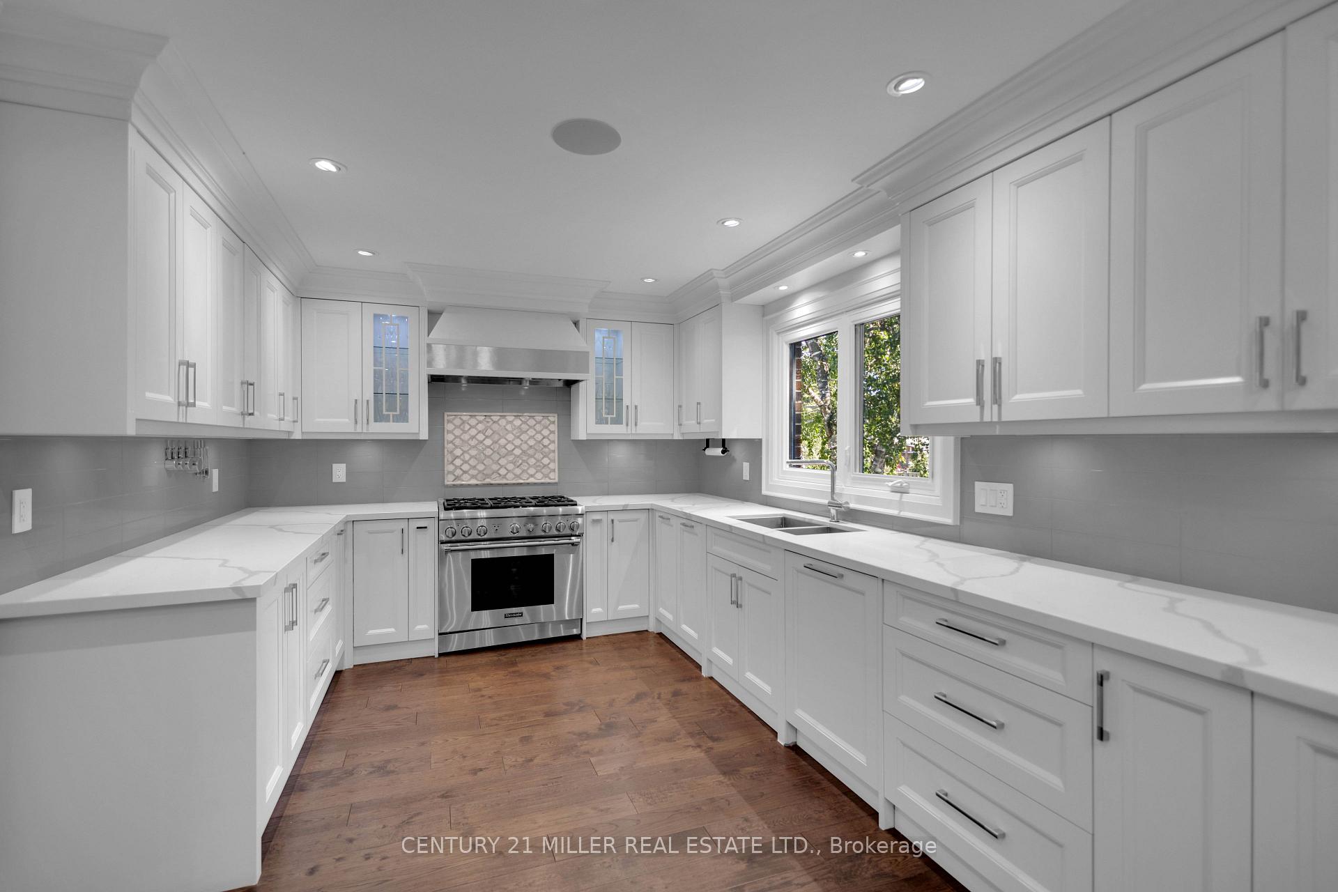 Photo 13 of 21 Neiltree Court, Etobicoke, Markland Wood — HOMEH