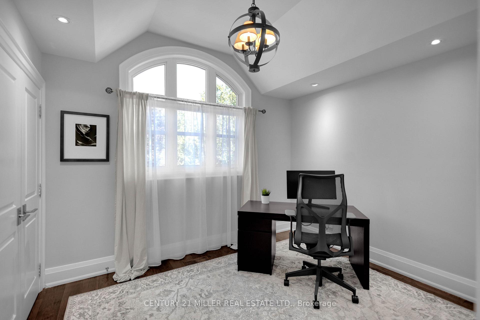 Photo 25 of 21 Neiltree Court, Etobicoke, Markland Wood — HOMEH