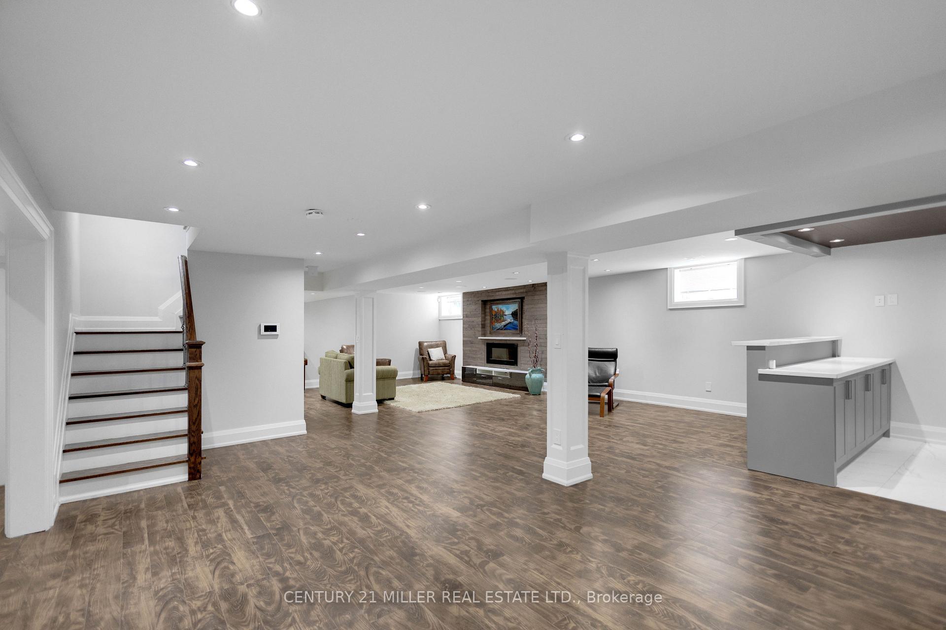 Photo 27 of 21 Neiltree Court, Etobicoke, Markland Wood — HOMEH