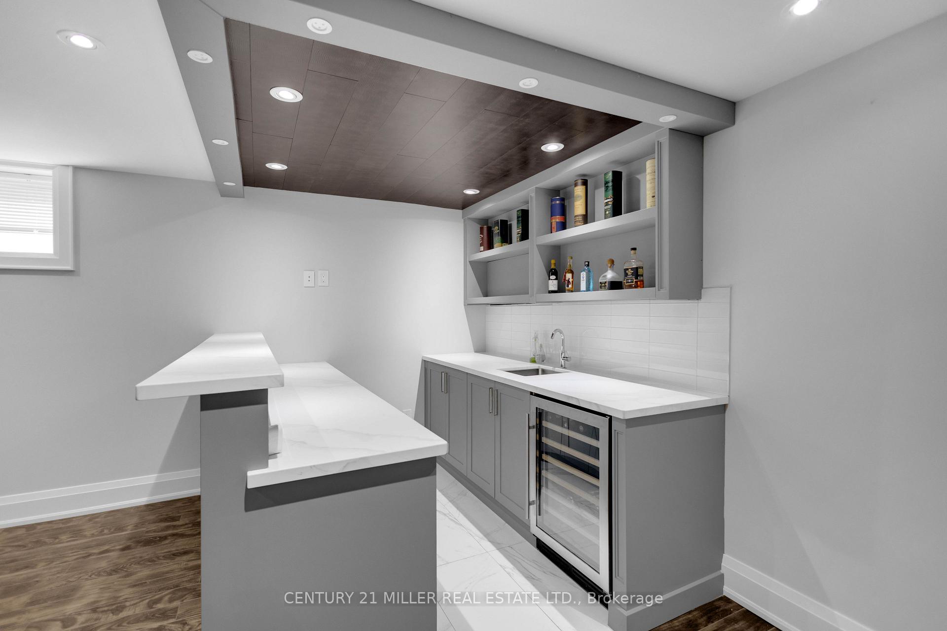 Photo 28 of 21 Neiltree Court, Etobicoke, Markland Wood — HOMEH