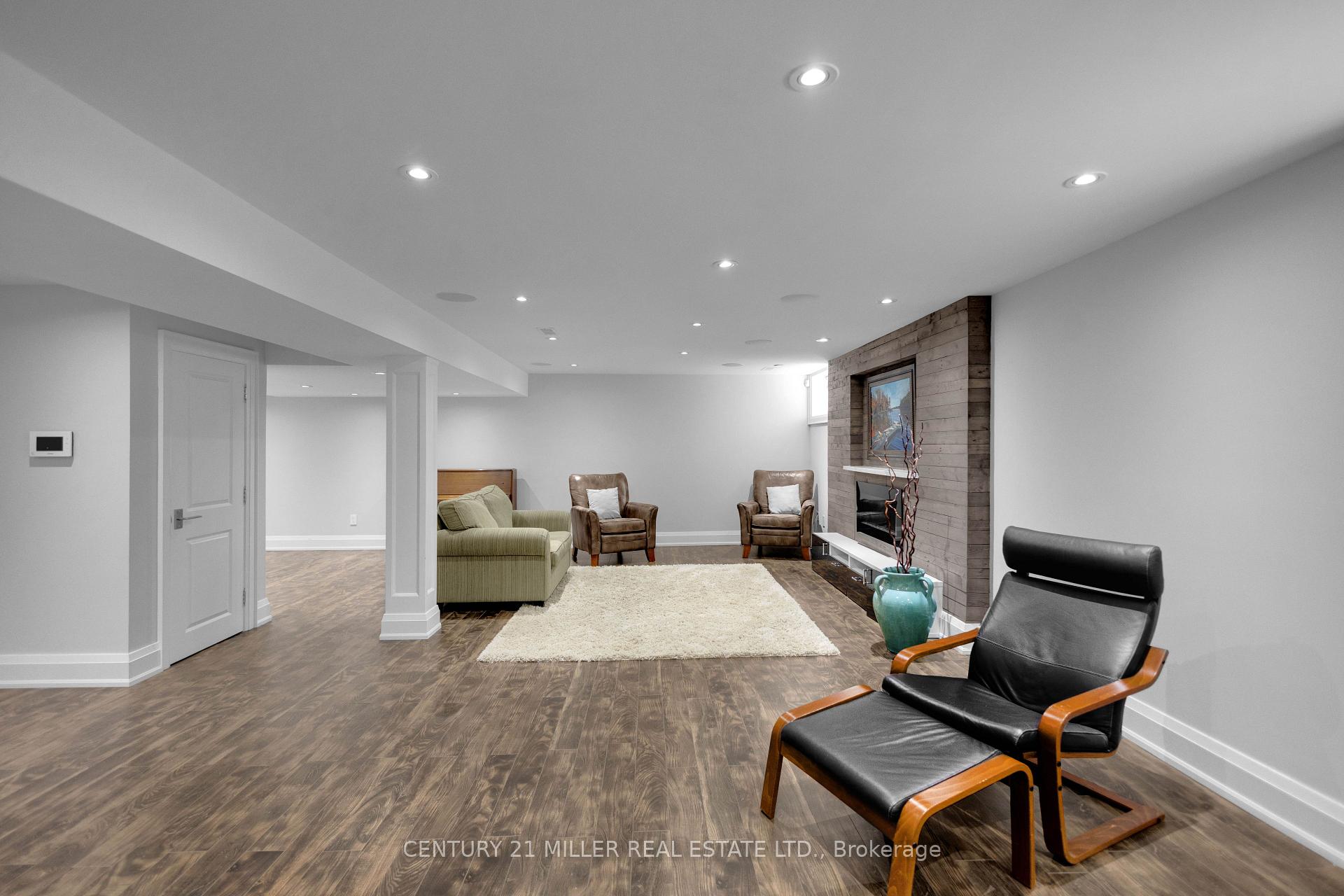 Photo 29 of 21 Neiltree Court, Etobicoke, Markland Wood — HOMEH