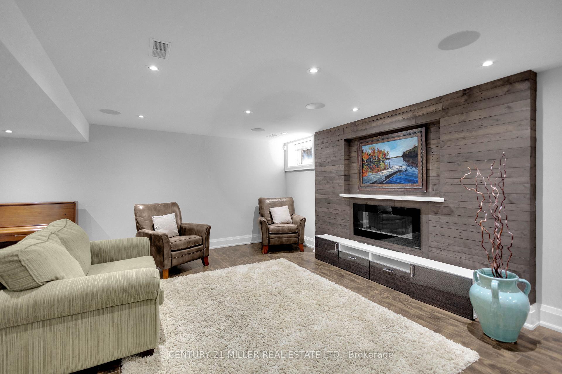 Photo 30 of 21 Neiltree Court, Etobicoke, Markland Wood — HOMEH