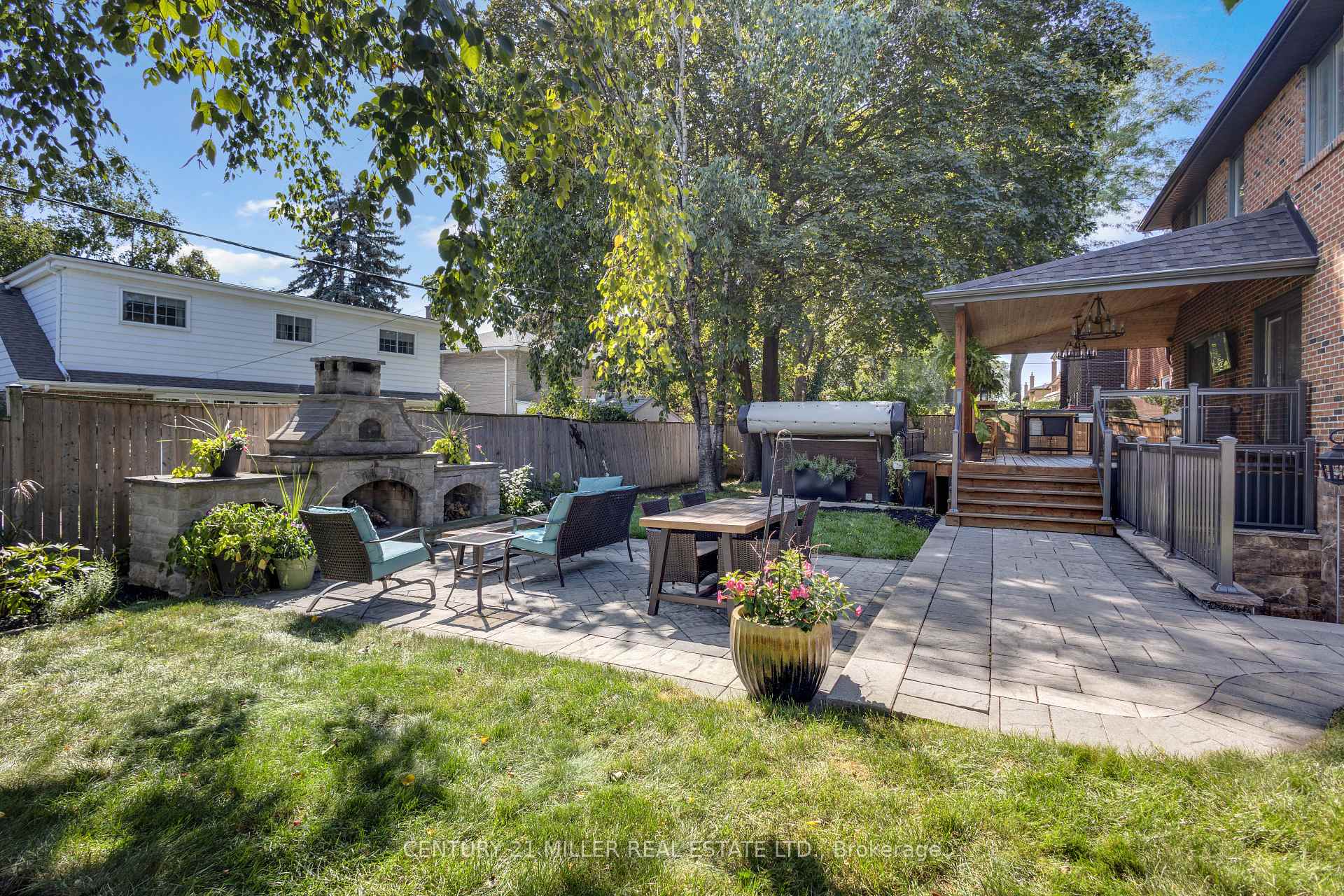 Photo 37 of 21 Neiltree Court, Etobicoke, Markland Wood — HOMEH
