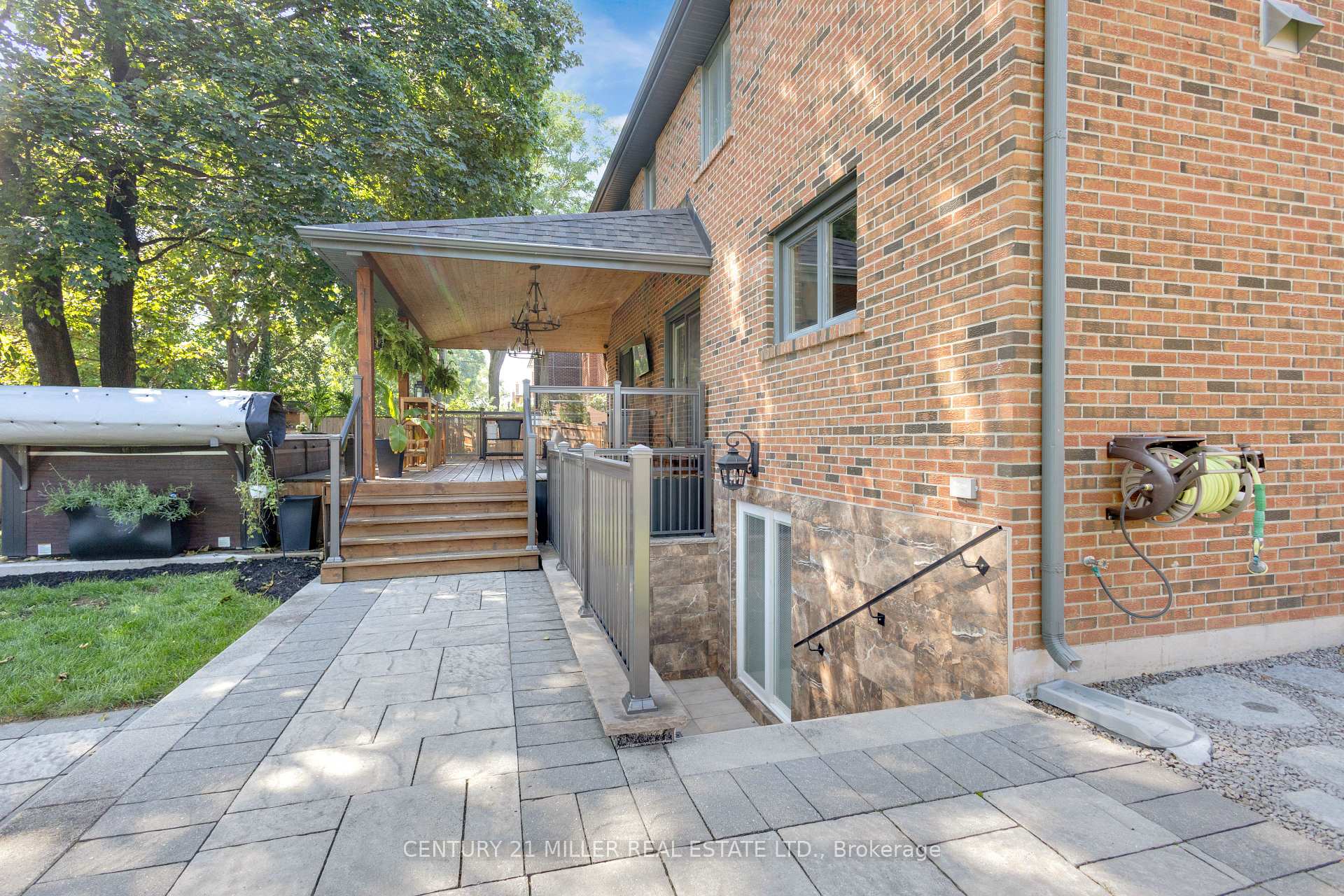 Photo 38 of 21 Neiltree Court, Etobicoke, Markland Wood — HOMEH