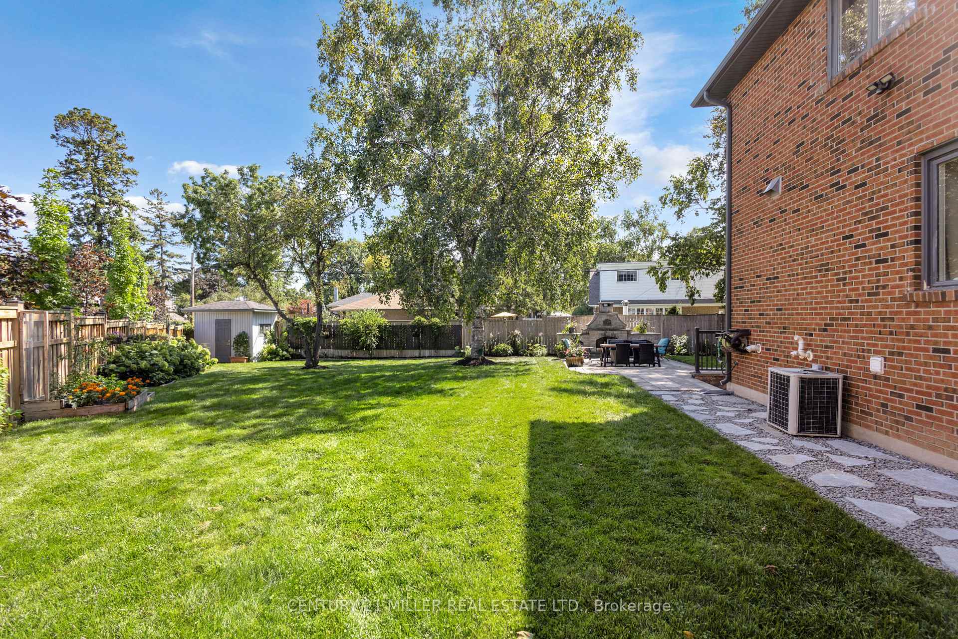 Photo 39 of 21 Neiltree Court, Etobicoke, Markland Wood — HOMEH