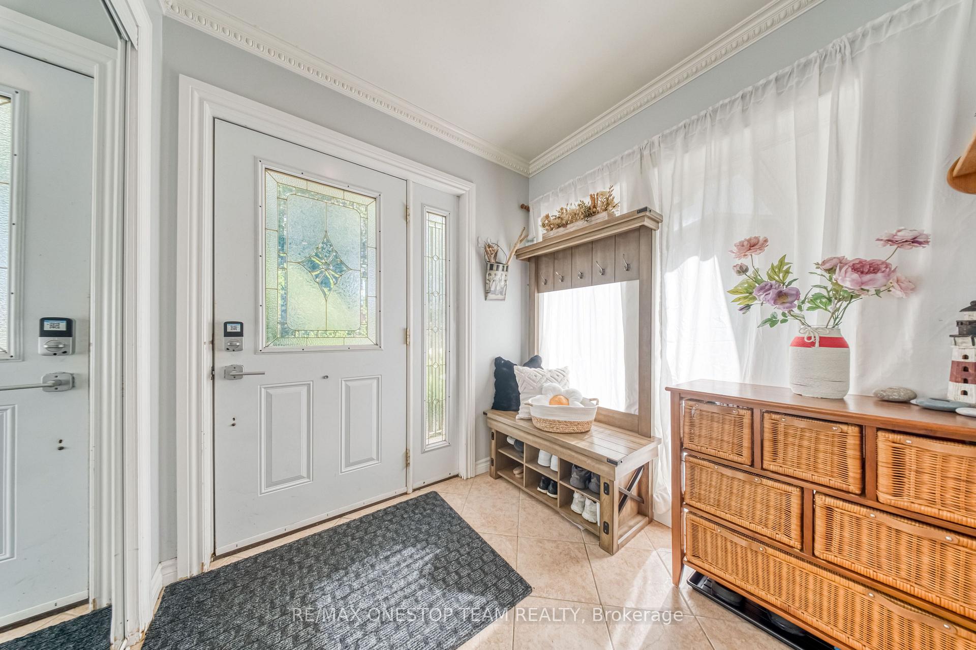 Photo 4 of 1398 Clearview Drive, Oakville, Clearview — HOMEH