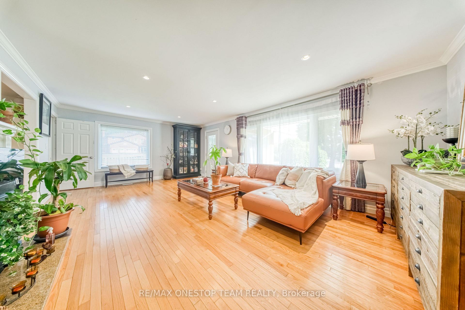Photo 8 of 1398 Clearview Drive, Oakville, Clearview — HOMEH