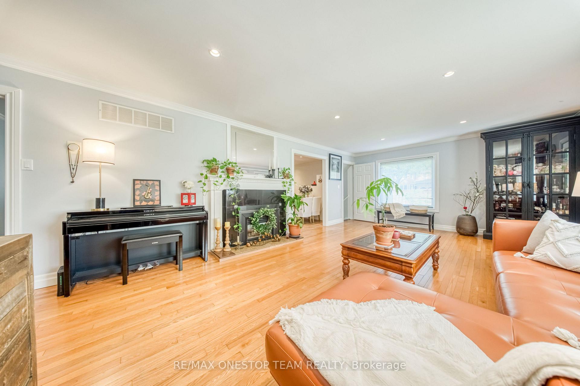 Photo 9 of 1398 Clearview Drive, Oakville, Clearview — HOMEH