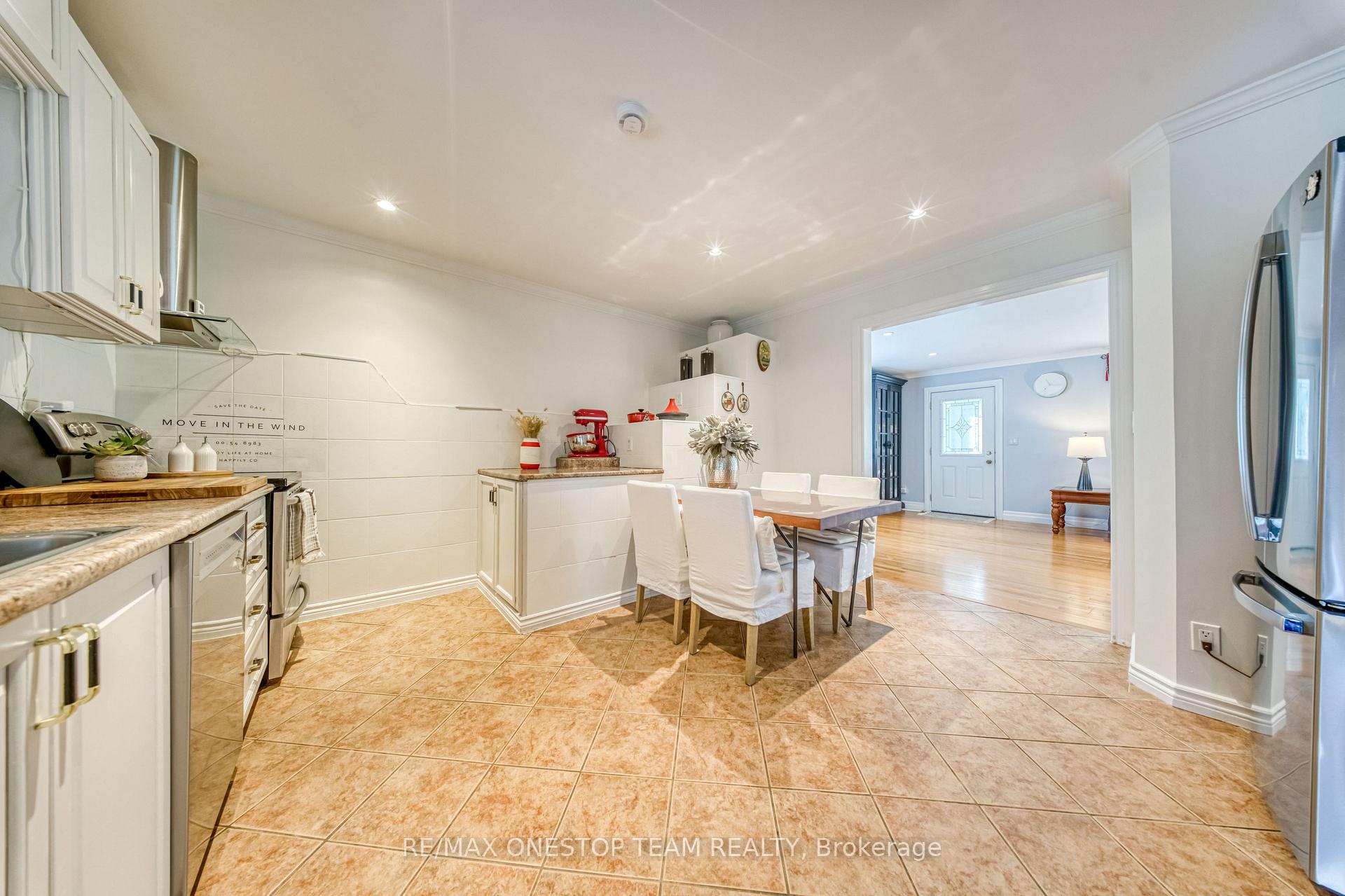Photo 11 of 1398 Clearview Drive, Oakville, Clearview — HOMEH