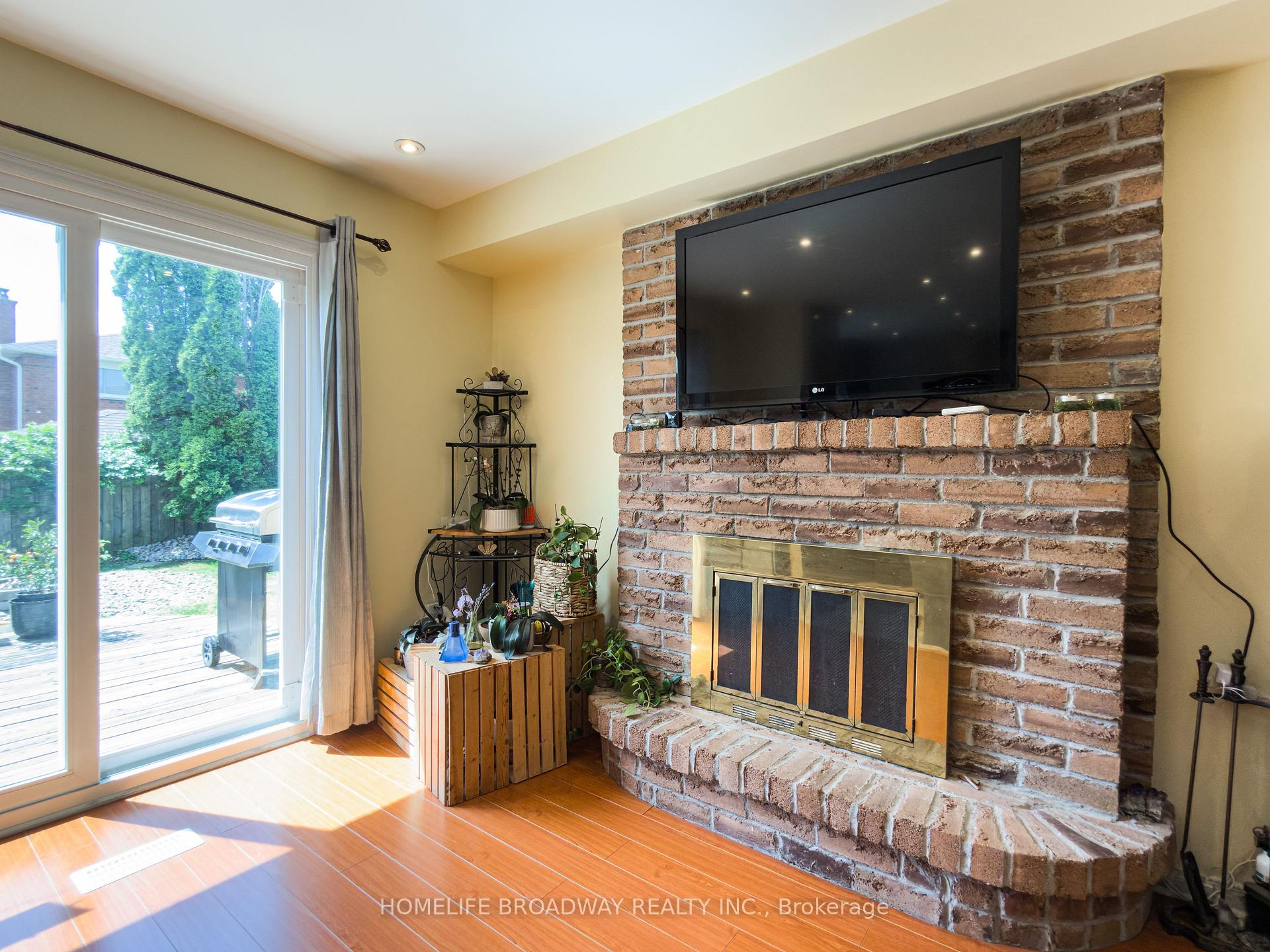 Photo 4 of 40 Bendamere Crescent, Markham, Raymerville — HOMEH