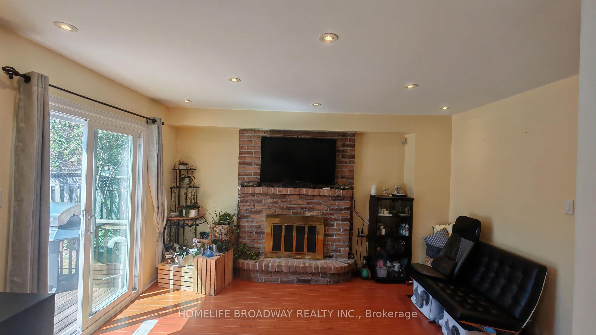 Photo 7 of 40 Bendamere Crescent, Markham, Raymerville — HOMEH